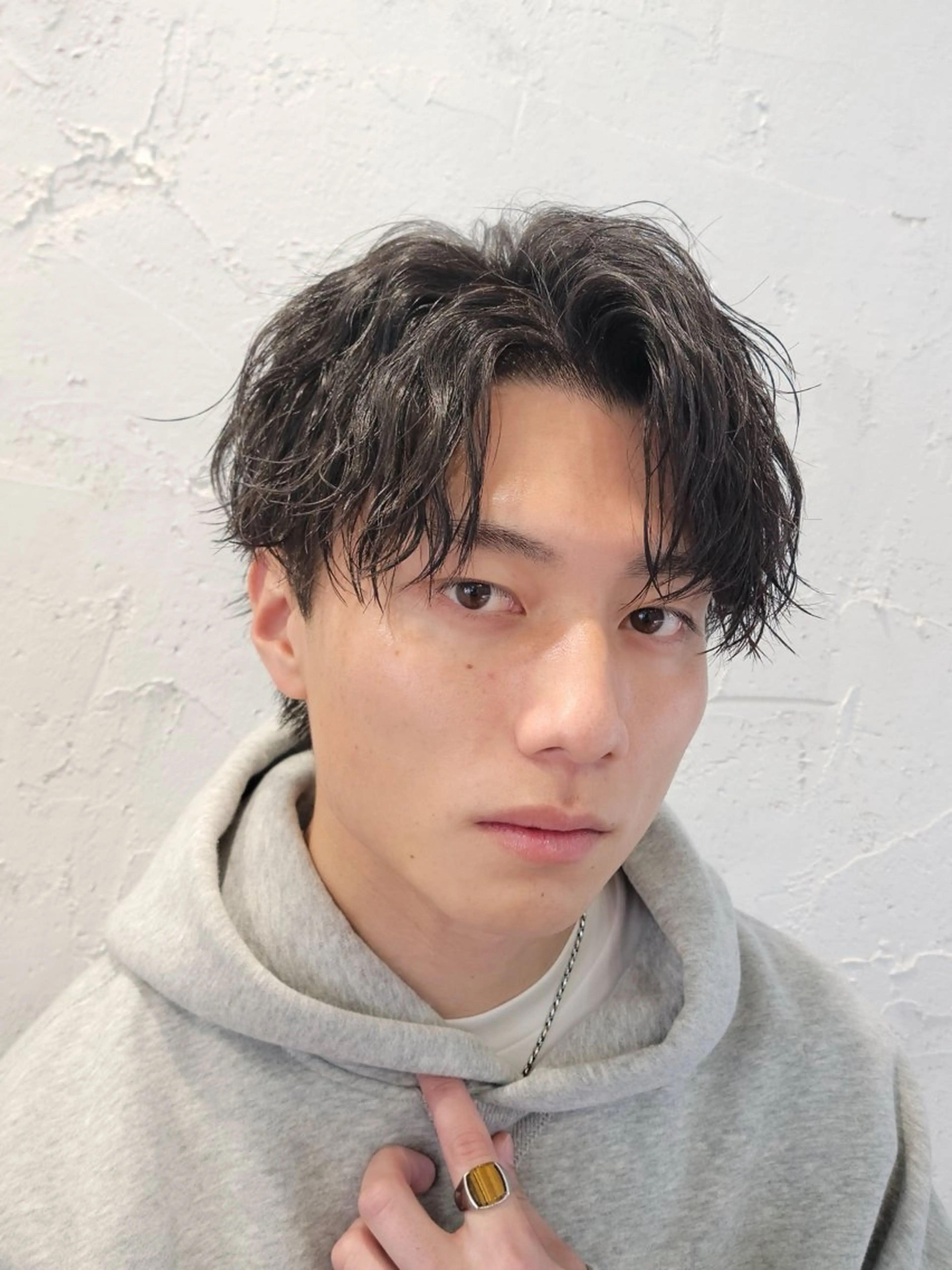 パーマ メンズ センターパート コンマヘア フェードカット カルマパーマ マッシュ fifth 渋谷原宿 波巻きパーマイノウエのヘアスタイル