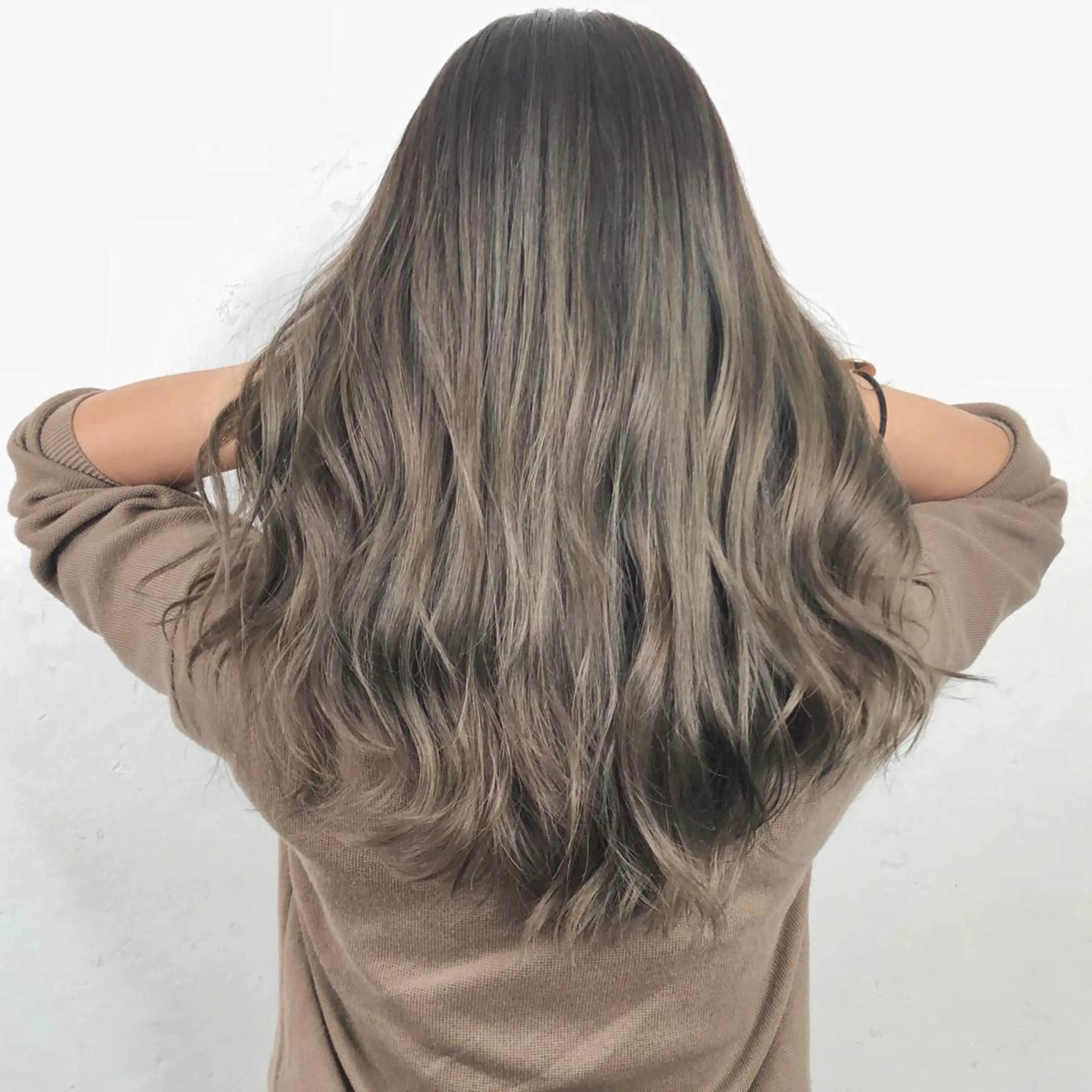 ロング カラー ヘアアレンジ ブリーチ AHNKISM AHNKISMのヘアスタイル