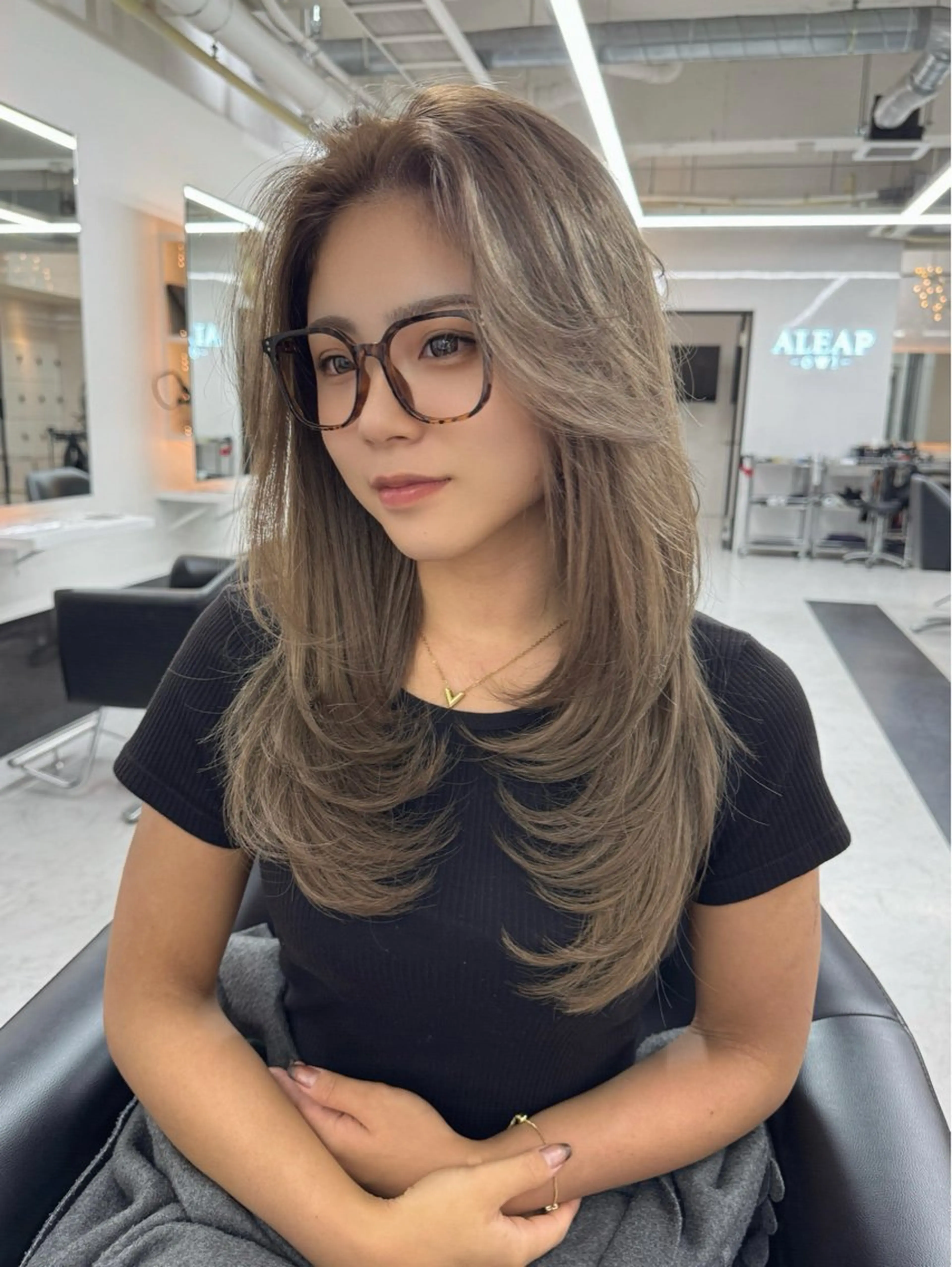 ロング カラー ベージュカラー ブリーチ レイヤーカット カット ヘアカラー トリートメント ALEAP owl所属・Hiroki ALEAPのヘアスタイル