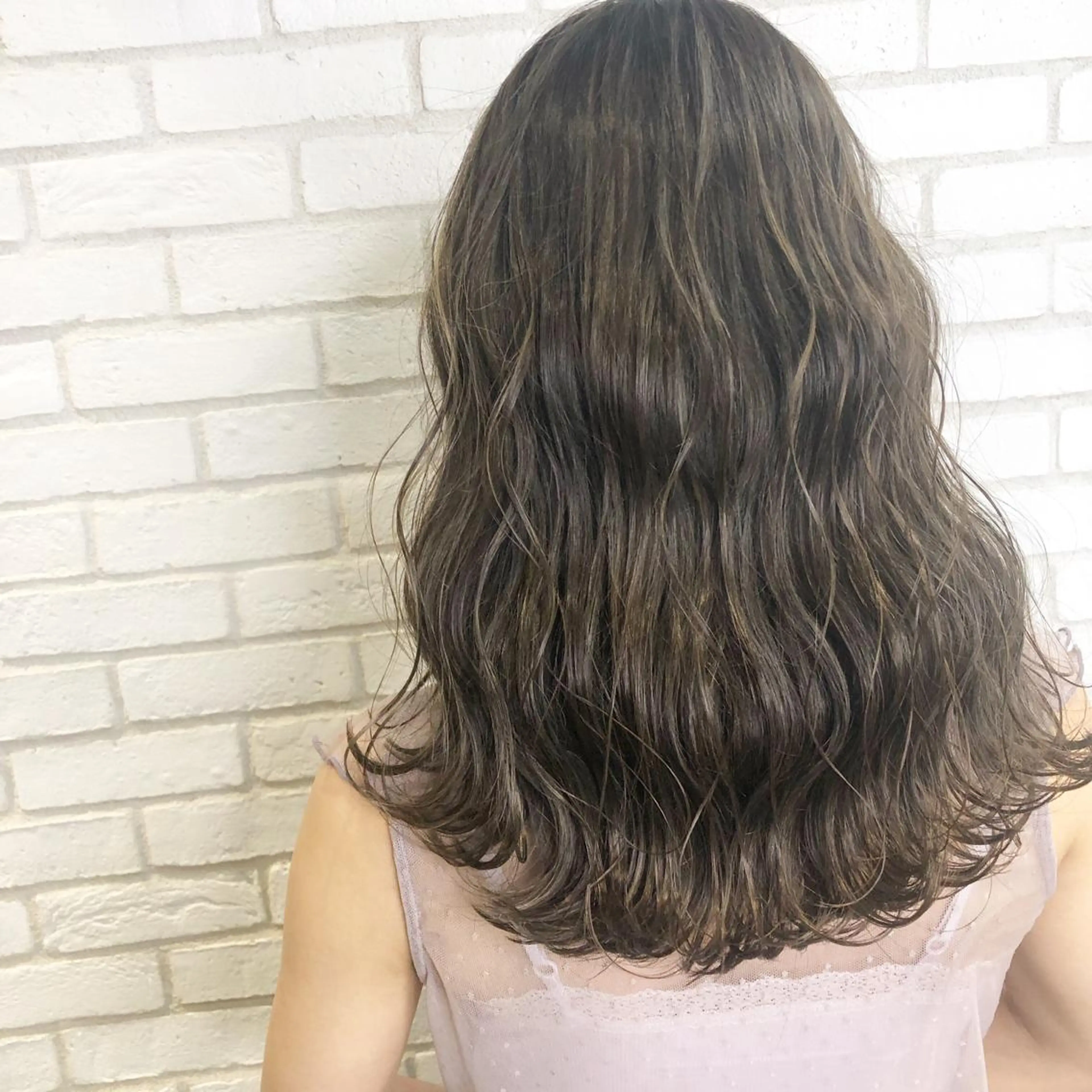 セミロング カラー グレージュ ハイライトカラー ハイライト GO TODAY シェアサロン 新宿Aura店所属・佐藤 高徳のヘアスタイル