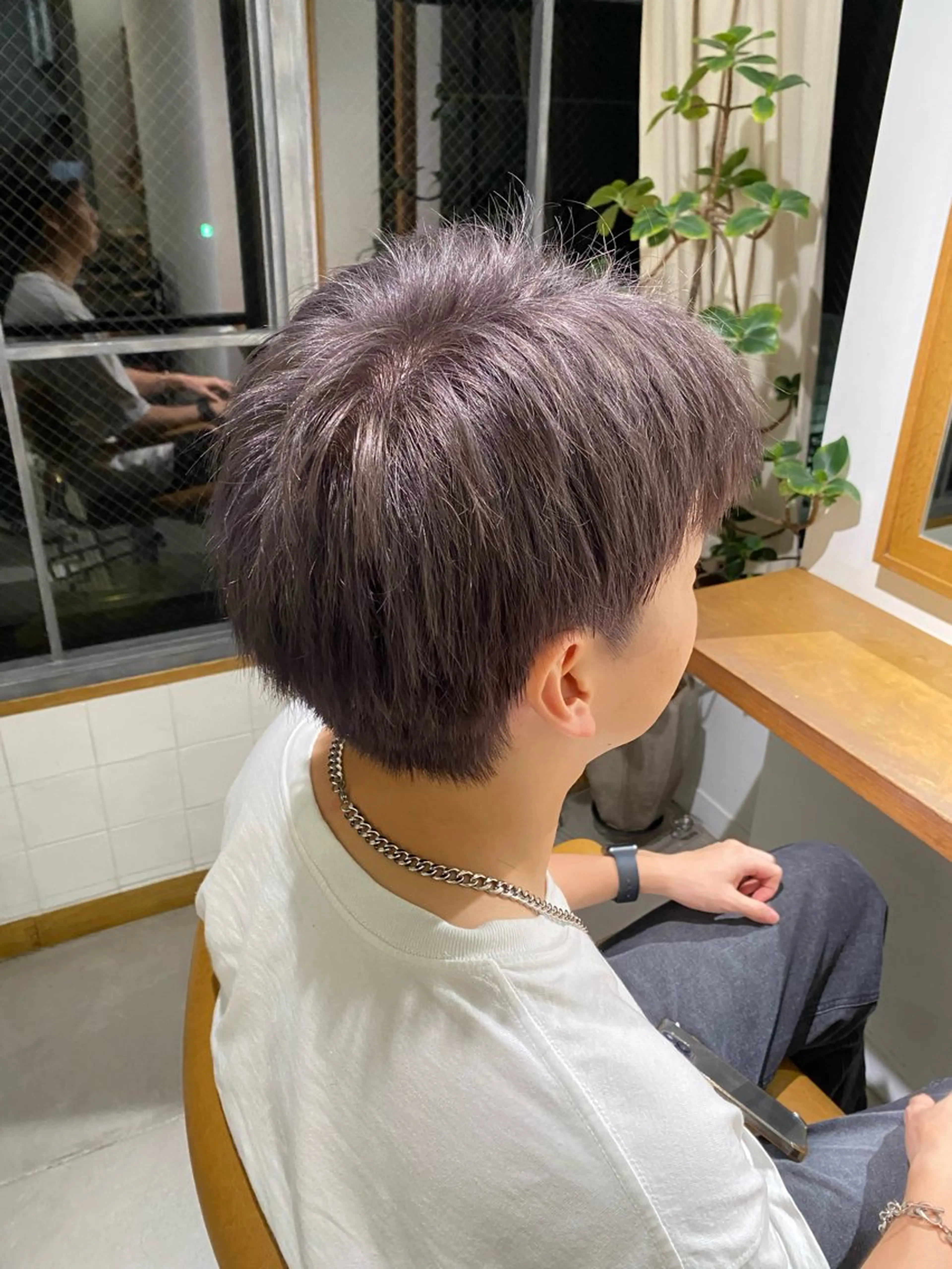 ショート カラー ベージュカラー ブリーチ ケアブリーチ ダブルカラー イヤリングカラー センターパート 田形清流のヘアスタイル