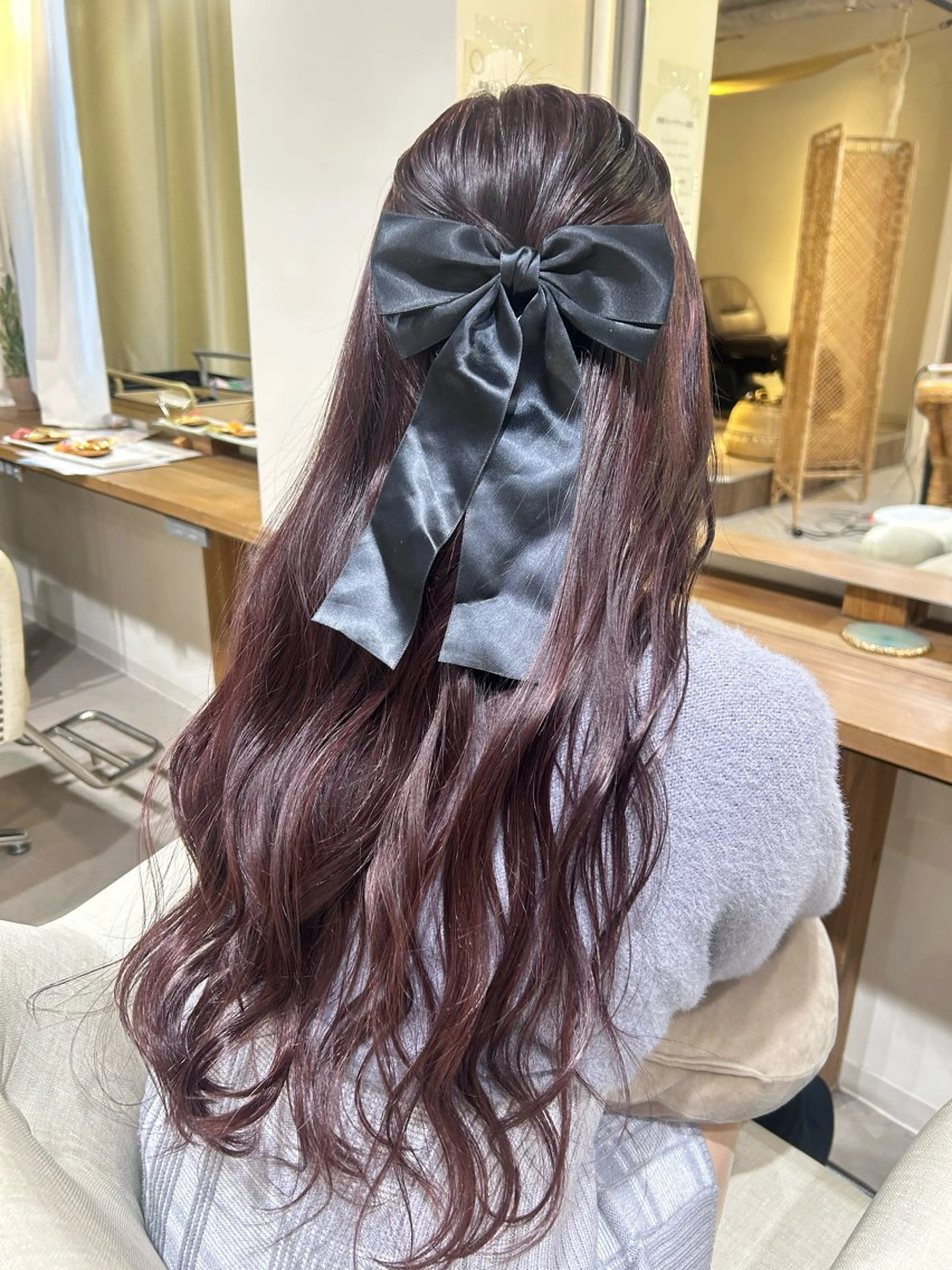 ロング カラー ヘアカラー トリートメント shu ブラウンピンクカラーのヘアスタイル