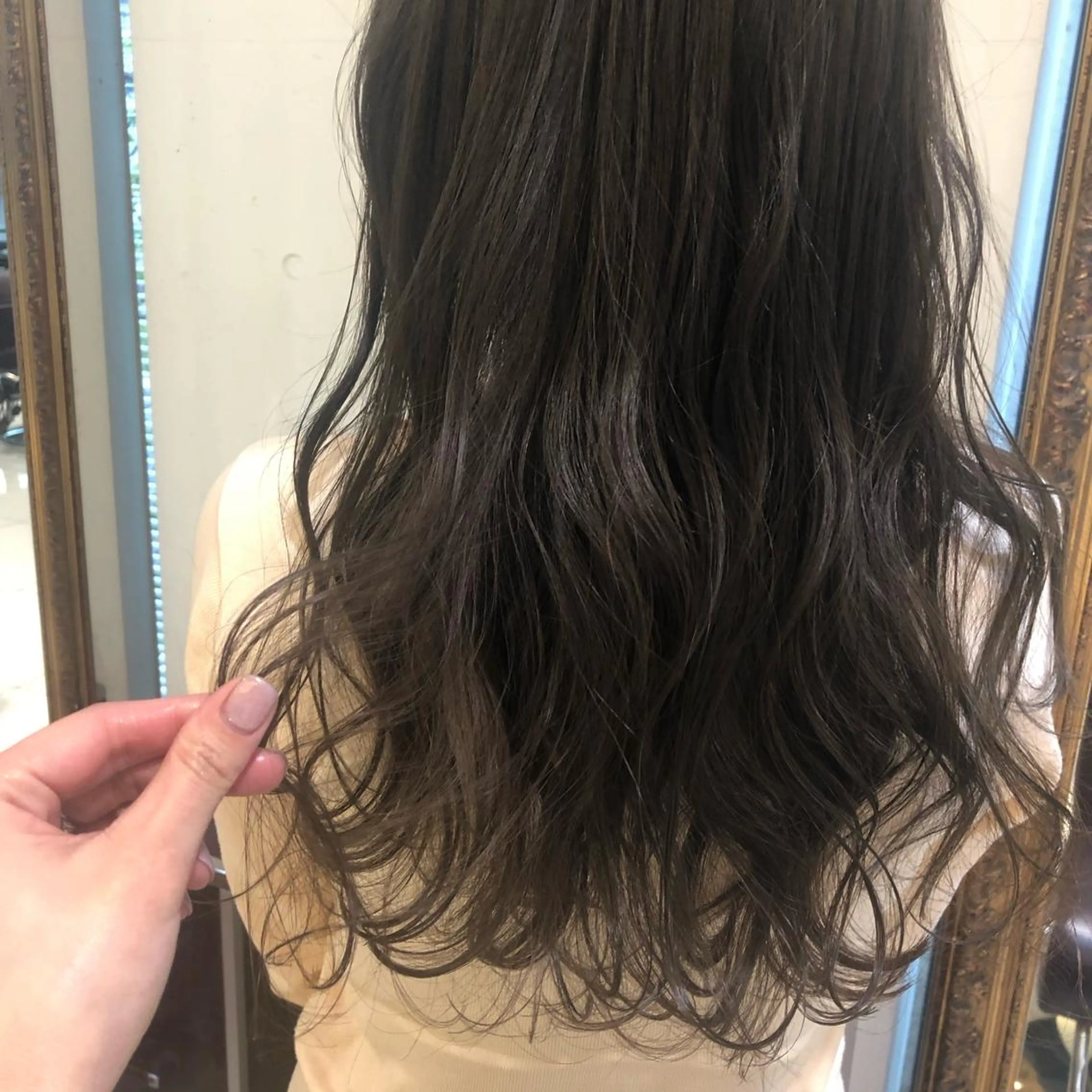 ミディアム カラー パーマ ヘアアレンジ ベージュカラー apish aoyama所属・武 愛子の眉毛・アイブロウイメージ