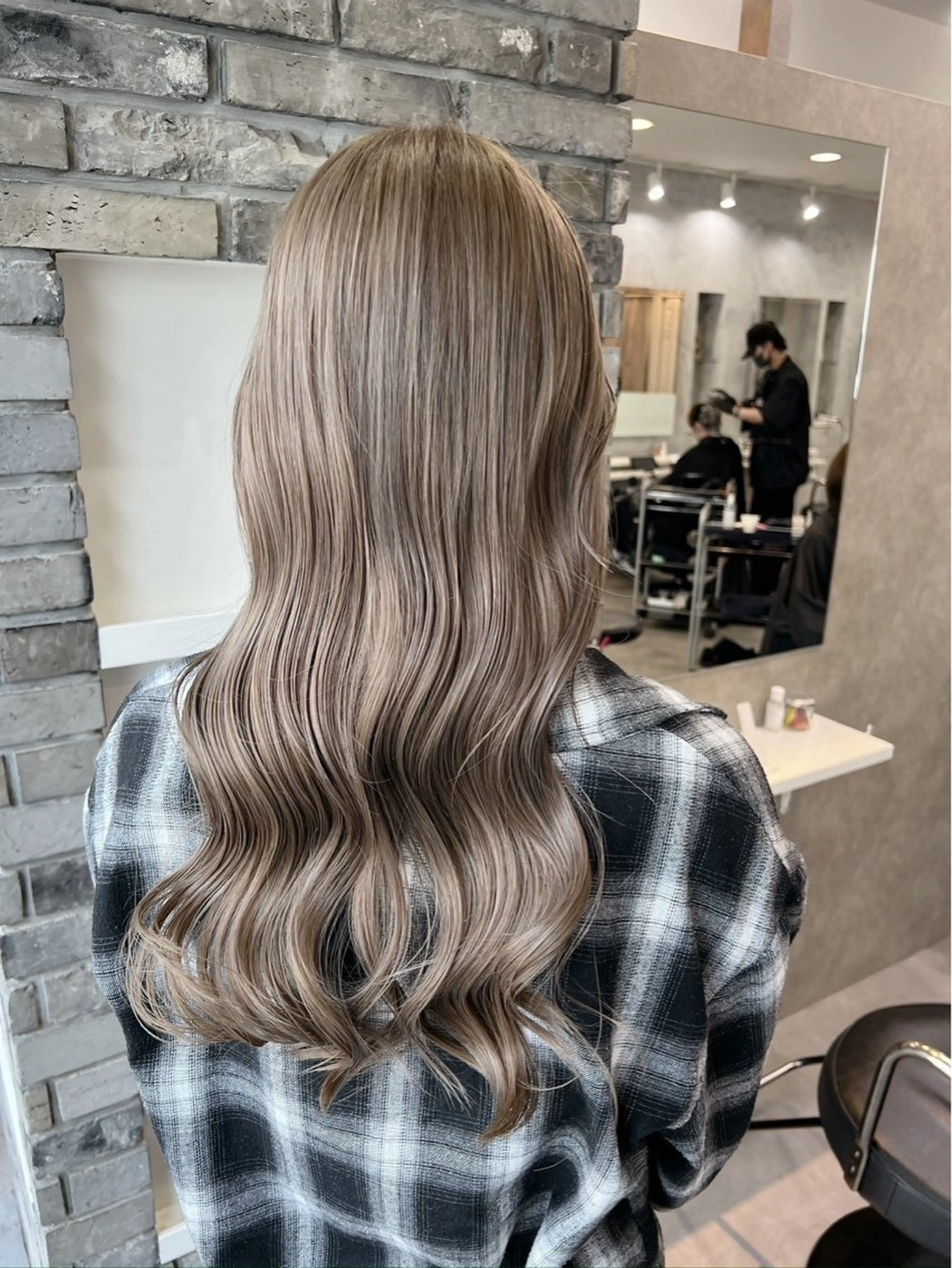 セミロング カット ヘアカラー トリートメント RAISE by_WHITEのヘアスタイル