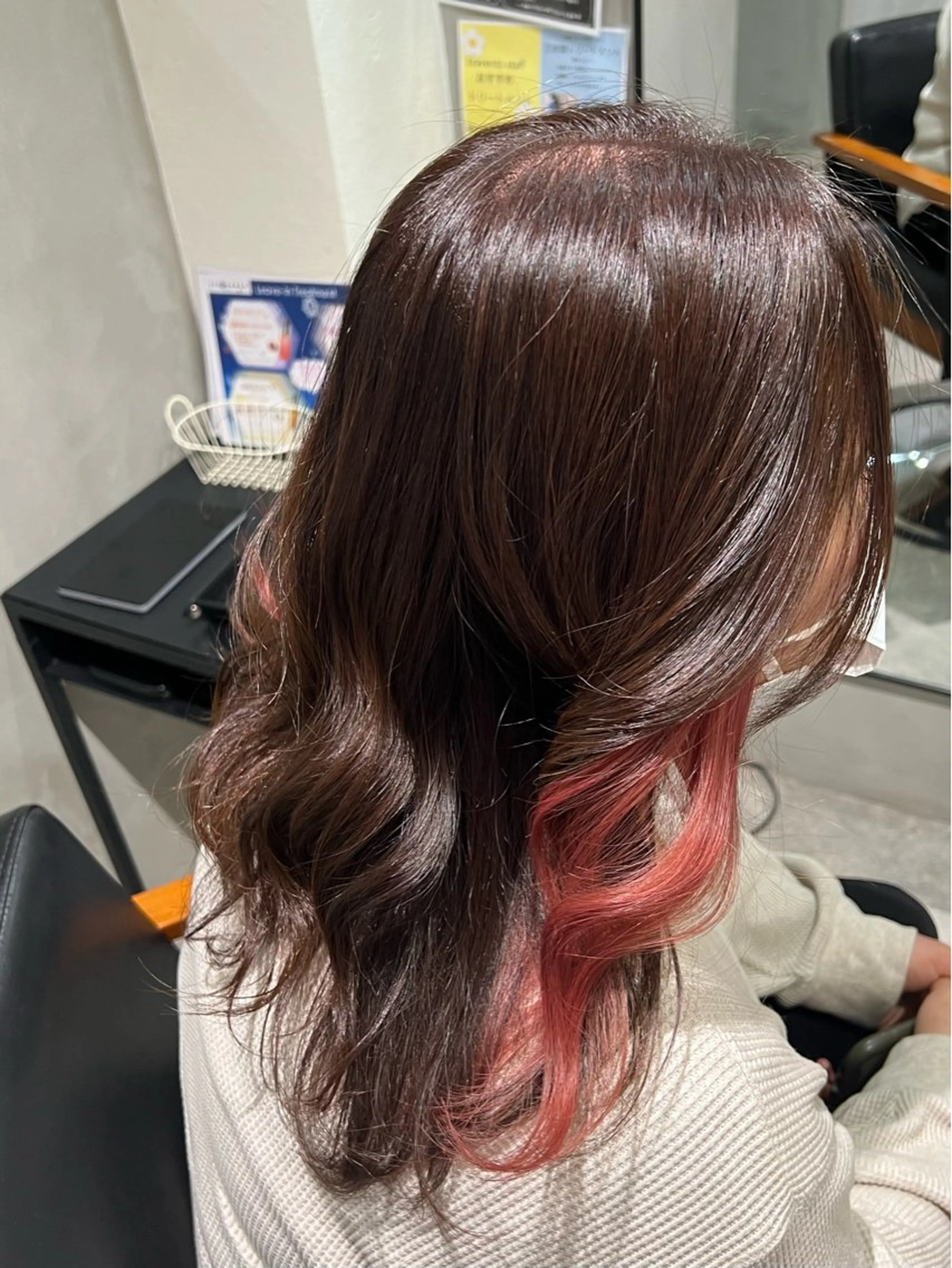 セミロング カラー ブリーチ ピンクカラー 髪質改善 中山 琴葉のヘアスタイル