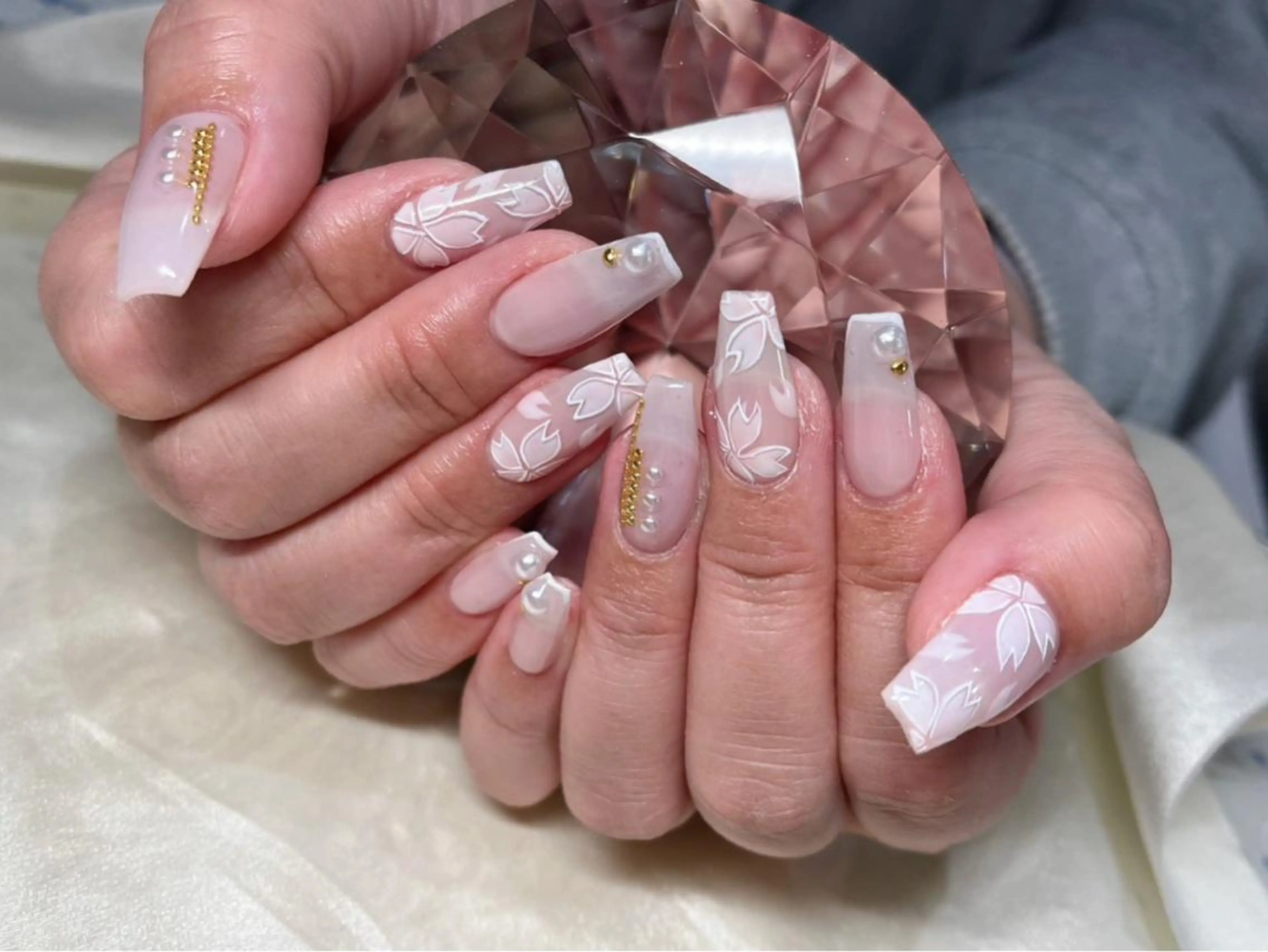 ネイル マツエク・マツパ アイブロウ 韓国風マツエク パリジェンヌラッシュリフト まつげパーマ ワンホンマツエク アートネイル ハンドネイル Nail&eye Belire 新宿のネイルデザイン