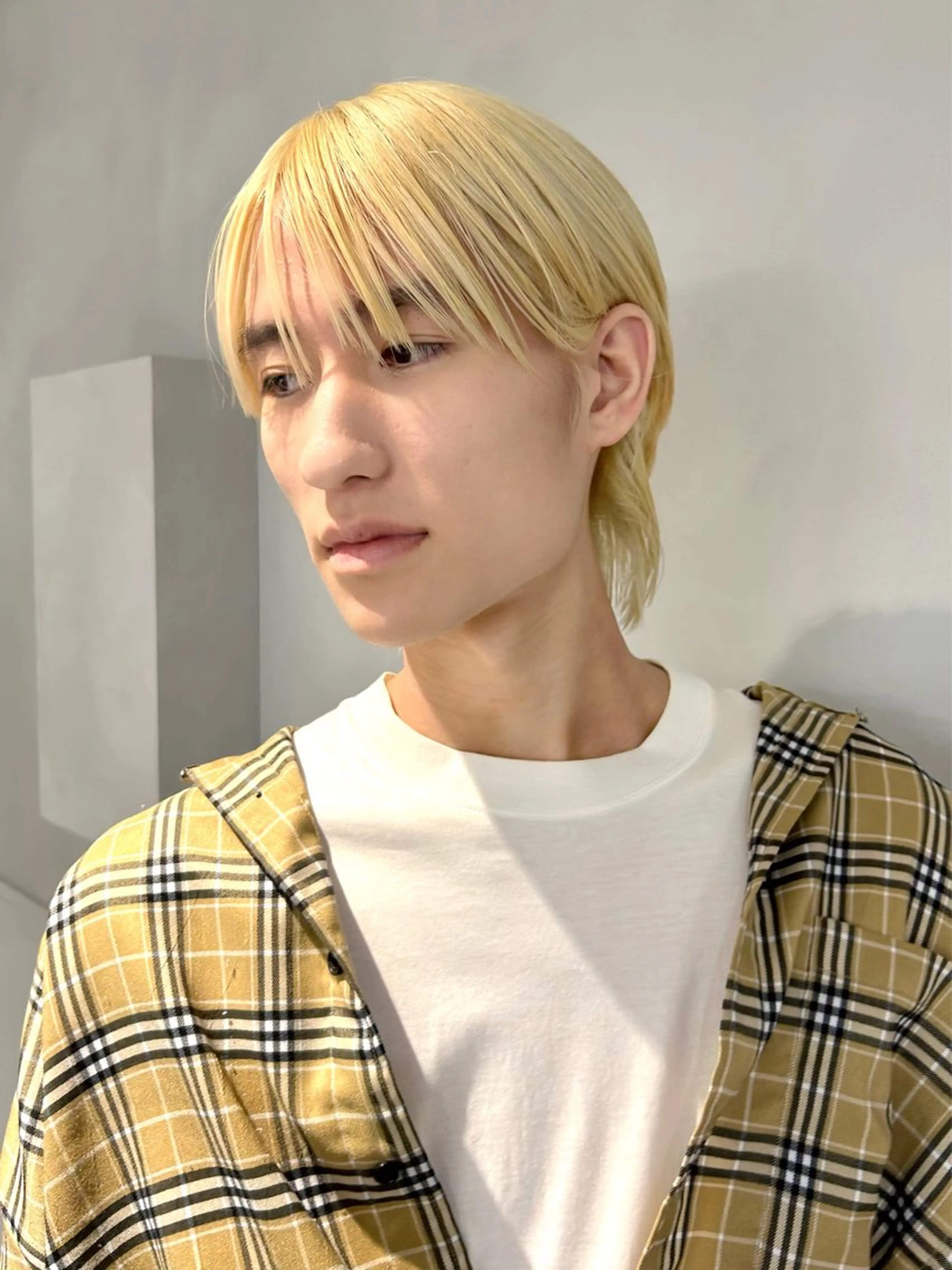 ショート カラー メンズ メンズブリーチ マッシュウルフ マッシュ メンズウルフカット ブリーチ カット ヘアカラー トリートメント 結べるくびれボブ/透 明感カラーtaigaのヘアスタイル