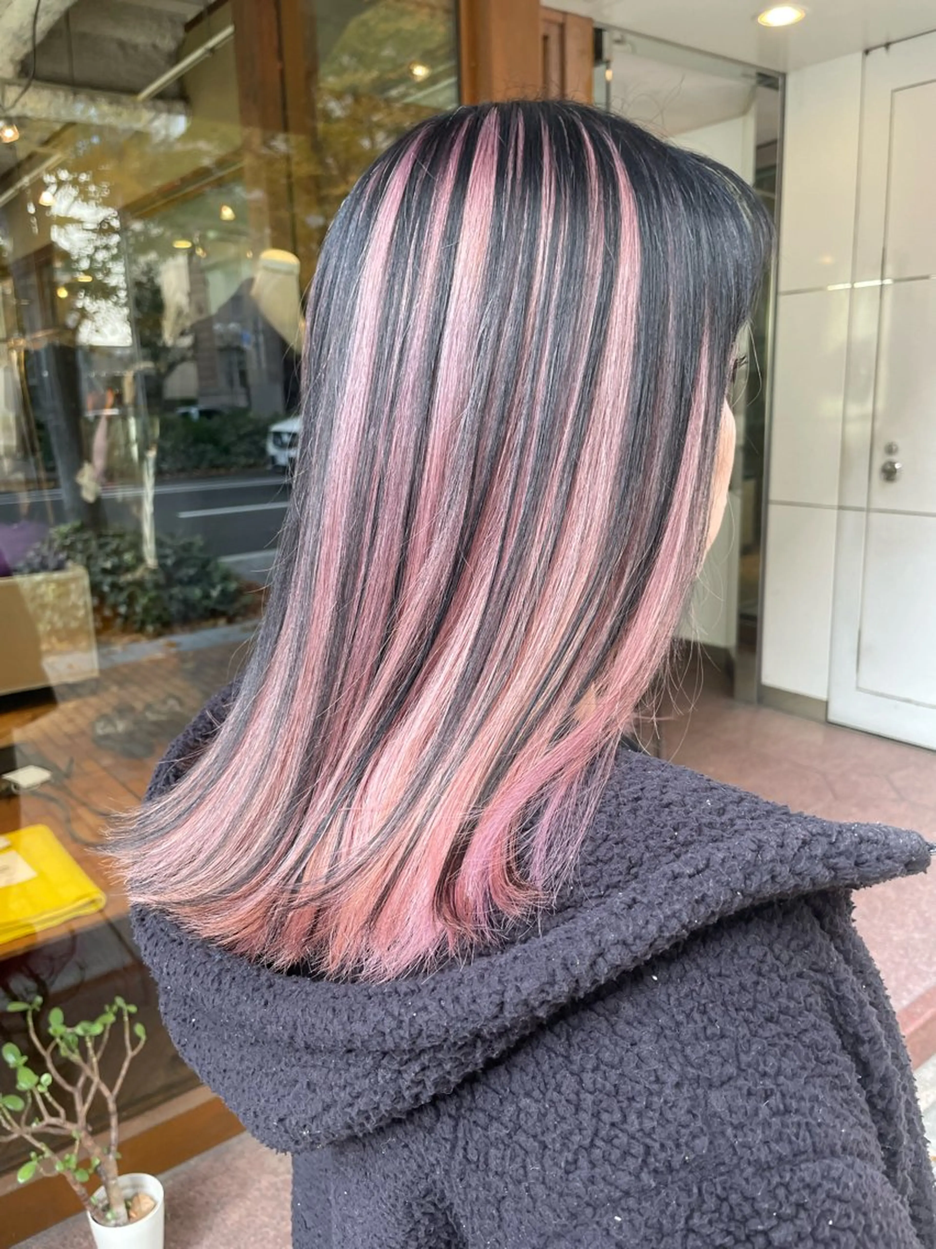 ミディアム カラー ブリーチ インナーカラー ピンクカラー ヘアカラー トリートメント VERONIQUE所属・山本 雅由のヘアスタイル