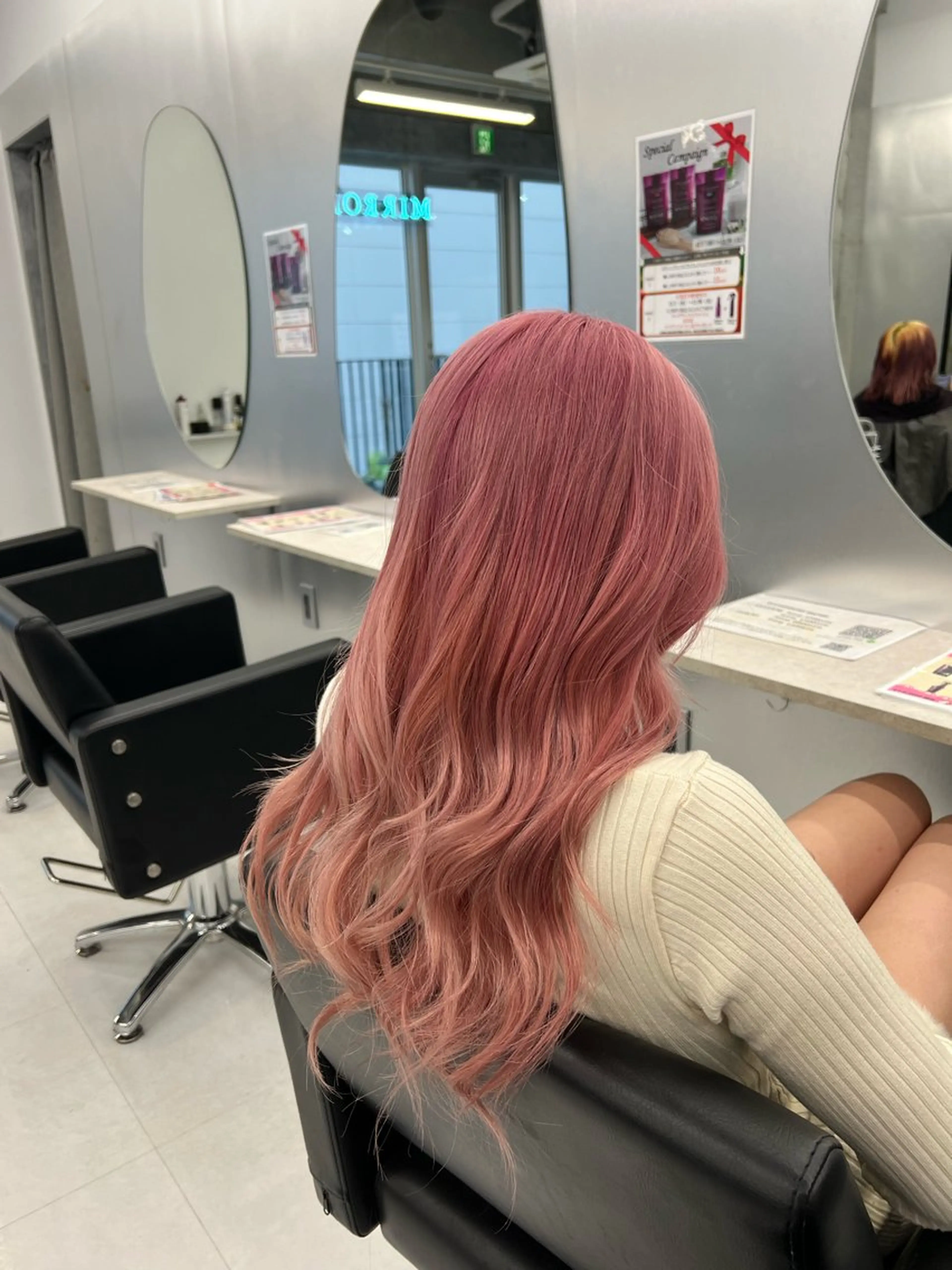 ロング カラー ヘアアレンジ 👑高評価多数エク ステ×ハイトーン唯澄のヘアスタイル