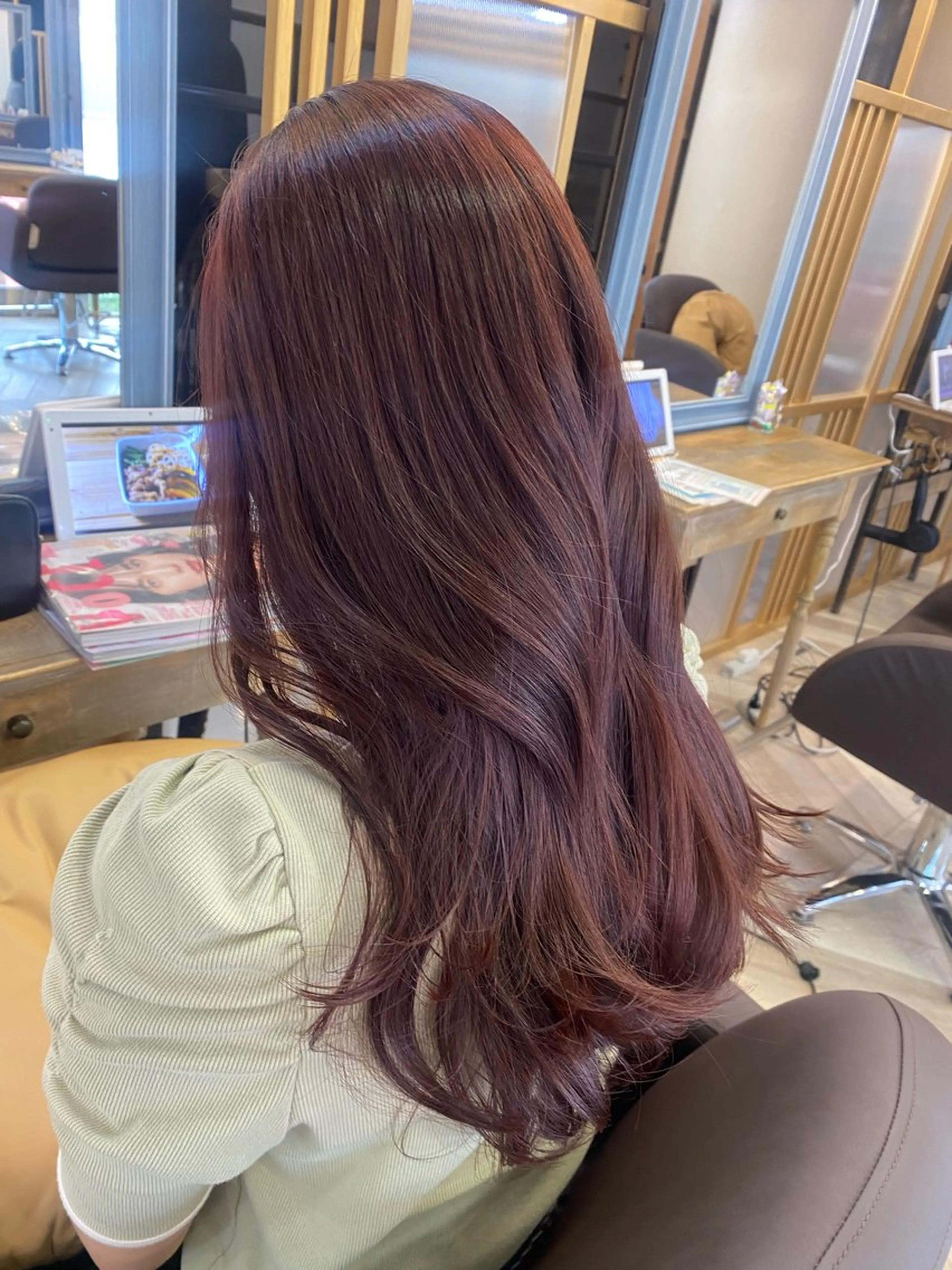セミロング カラー ボルドーカラー カット ヘアカラー トリートメント ヤスザトアヤノ ／レイヤー／オリーブのヘアスタイル