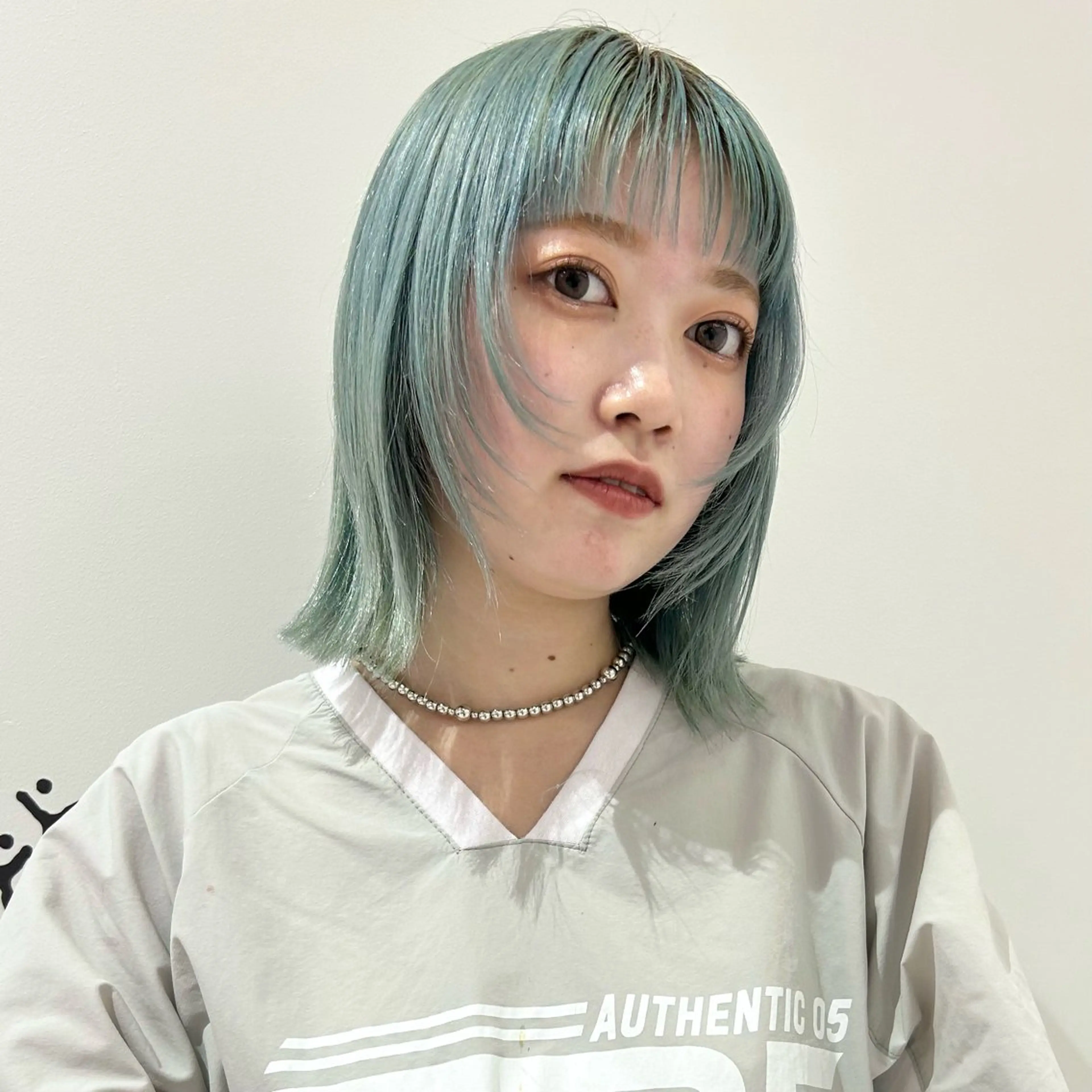 ミディアム カラー ボブ 顔周りカット カット ヘアカラー トリートメント ブリーチ/Wカラー パーマ/似合せカットのヘアスタイル