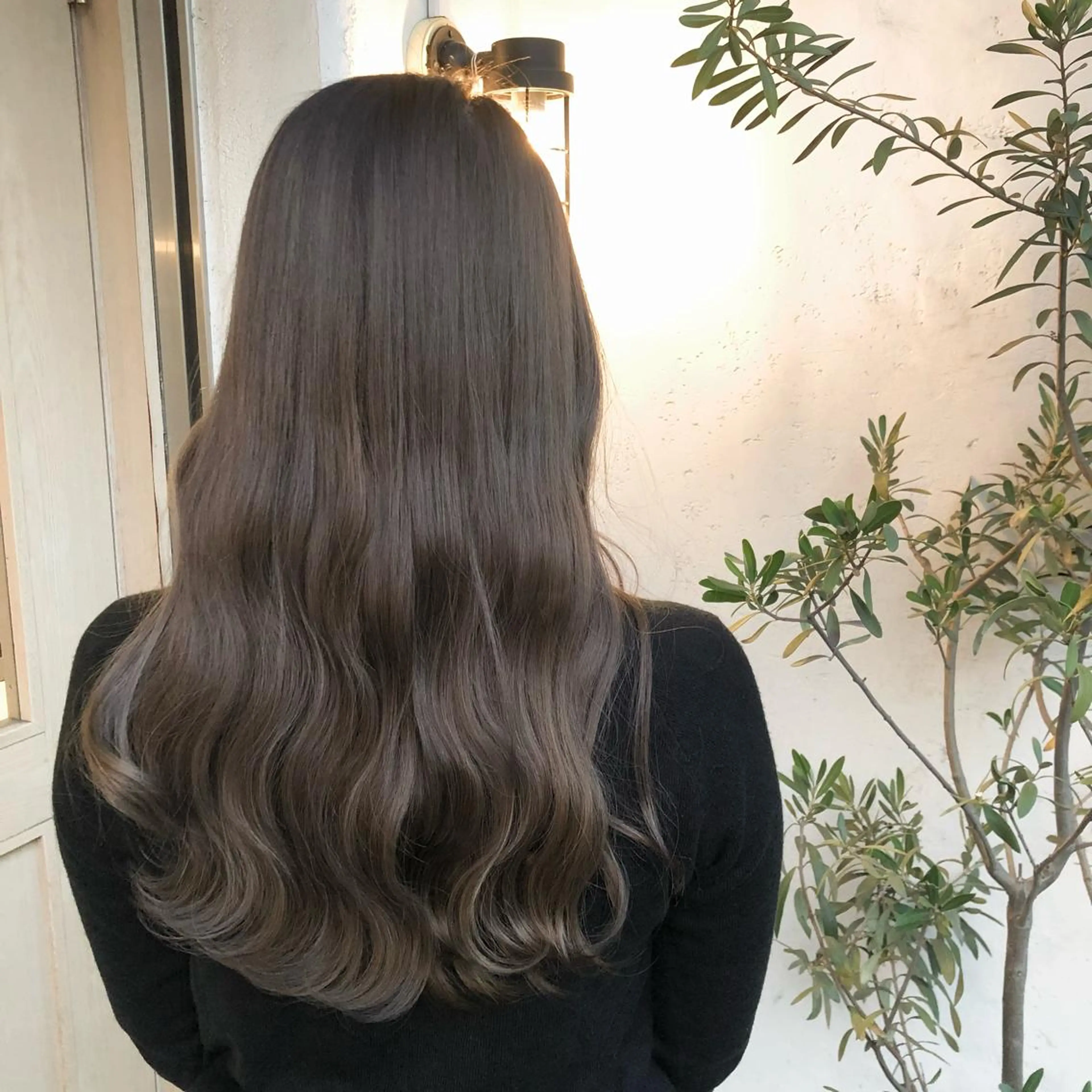 ロング カラー ブリーチ グレージュ ミルクティーグレージュ mai ROCCO3rdのヘアスタイル