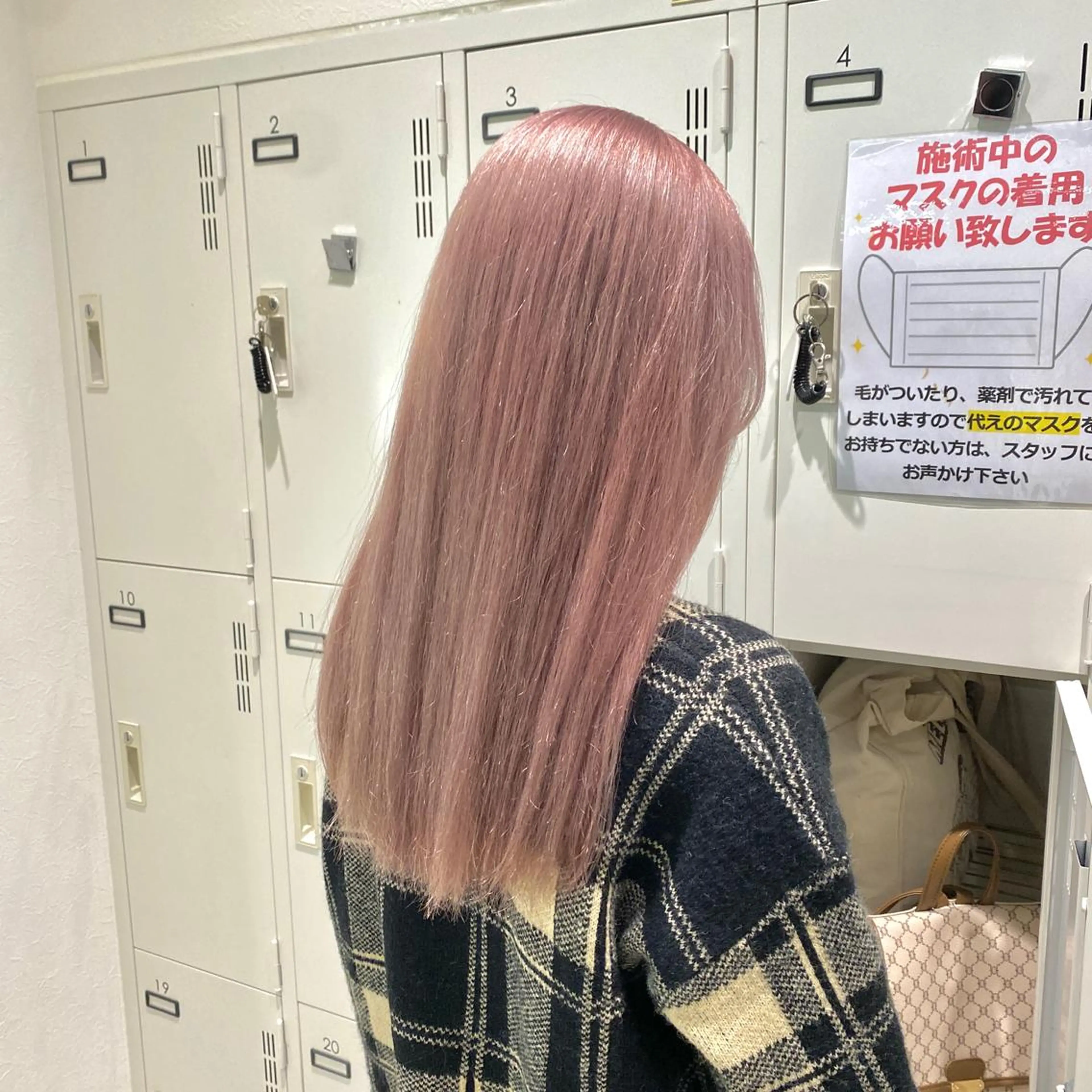 セミロング カラー ベージュカラー ブリーチ ミルクティーベージュ ピンクカラー THE ESCALA 町田所属・町田縮毛矯正/ 髪質改善/美髪特化のヘアスタイル