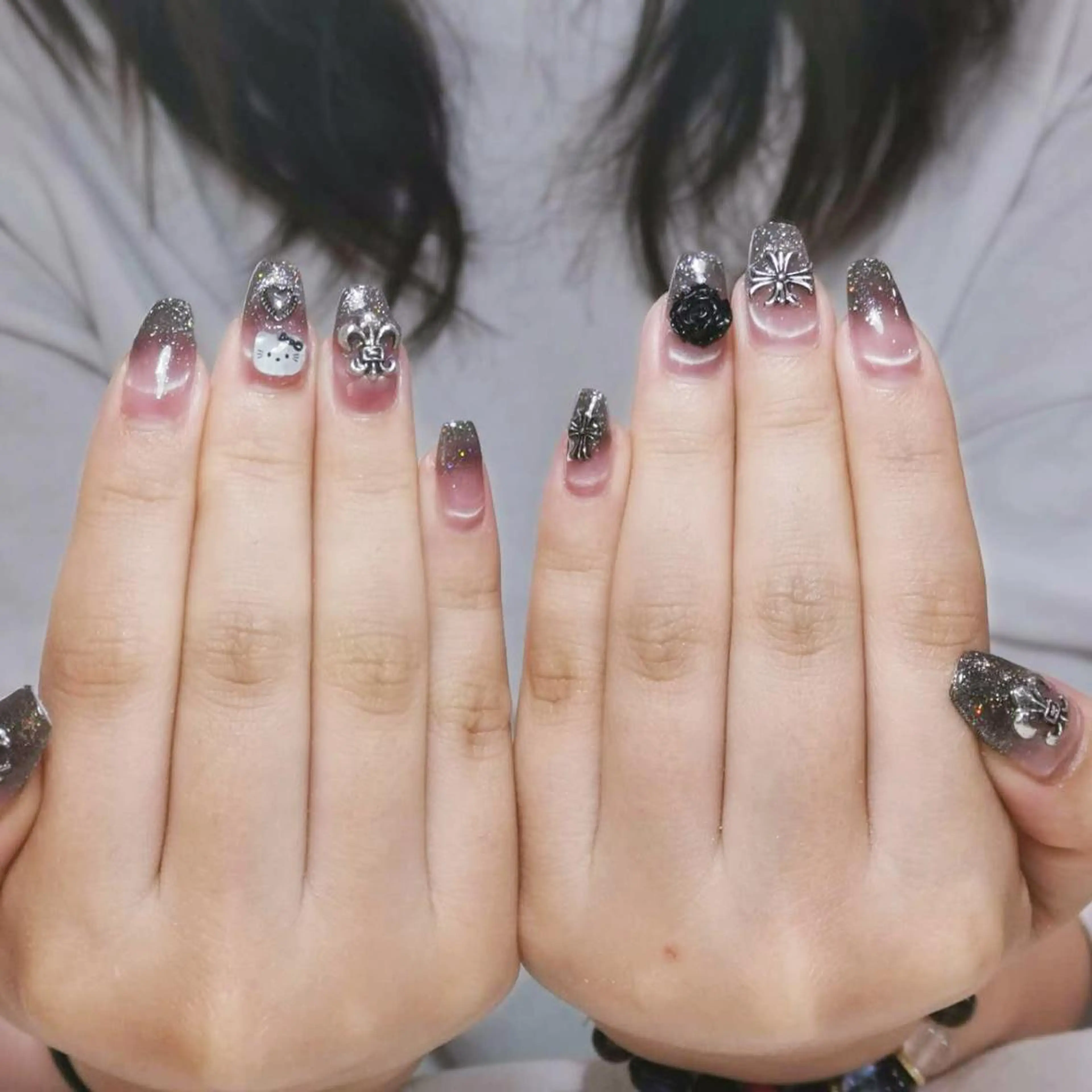 ネイル アートネイル オーロラネイル ガーリー キラキラネイル 韓国ネイル Ayaka 🎀のネイルデザイン