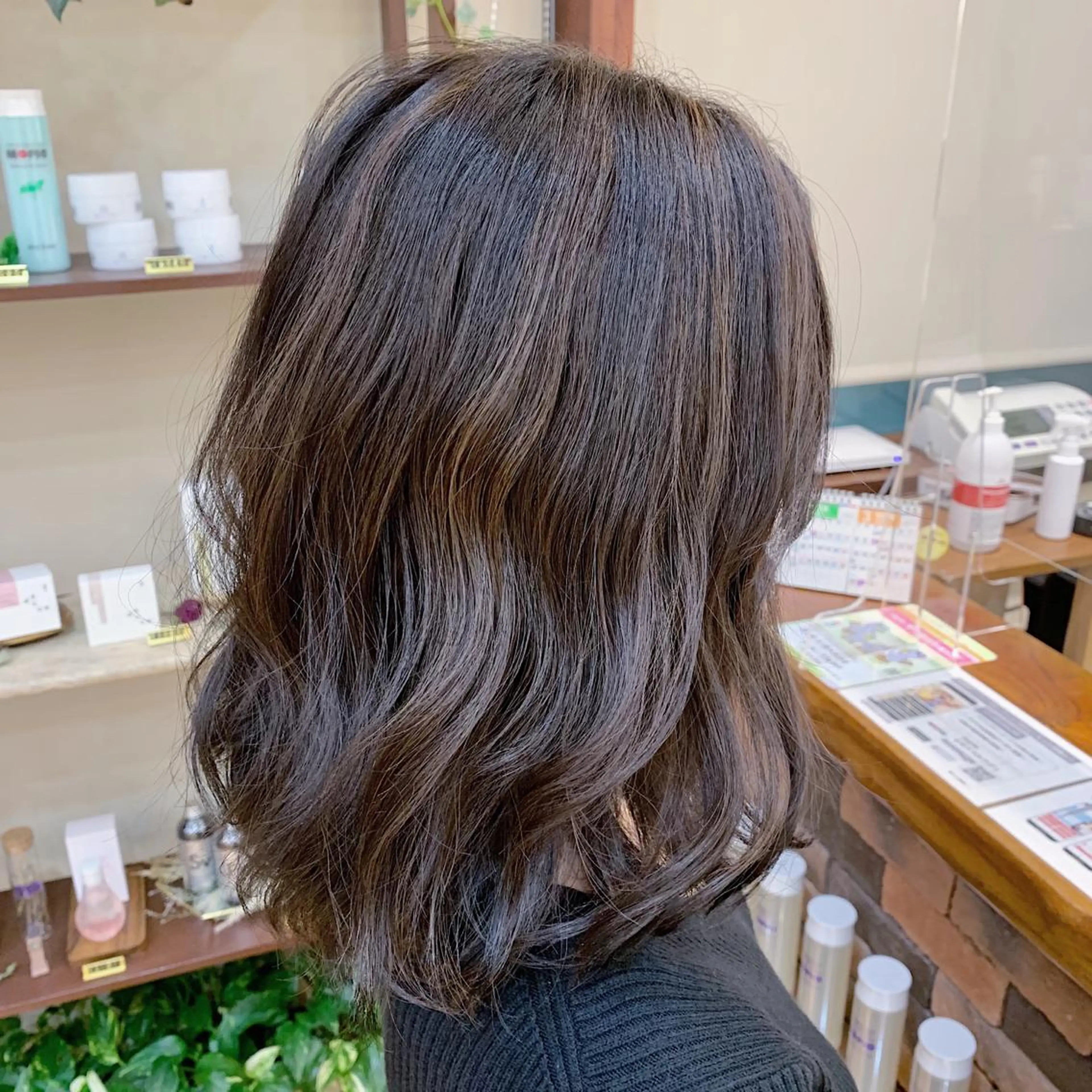 セミロング カラー ブリーチ ハイライトカラー ハイライト 安齋 大樹 /くびれショートのヘアスタイル