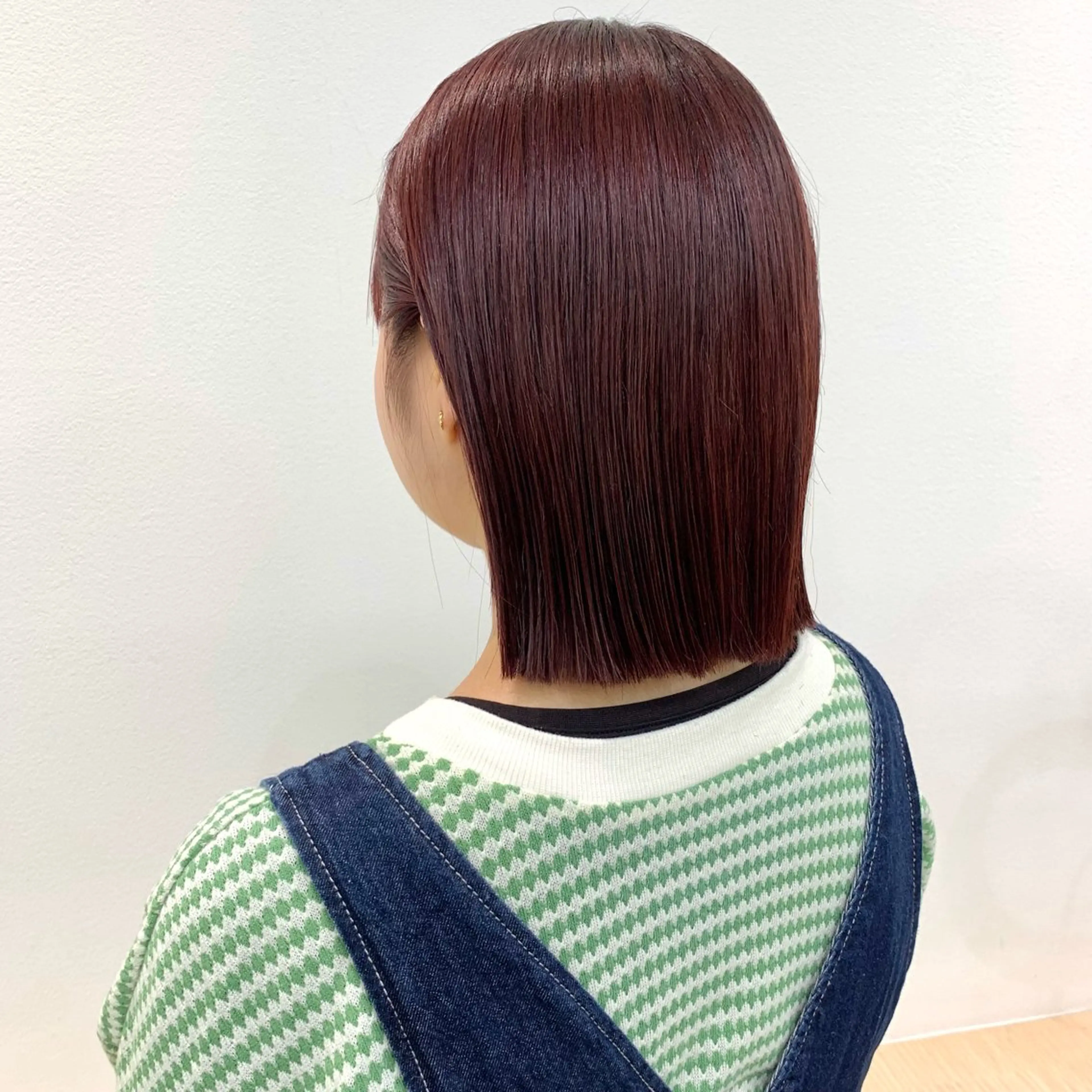 ショート カラー ヘアアレンジ カシス レッドカラー Apero【アペロ】所属・パーマ/暖色/ボブ イワタテ🇰🇷のヘアスタイル