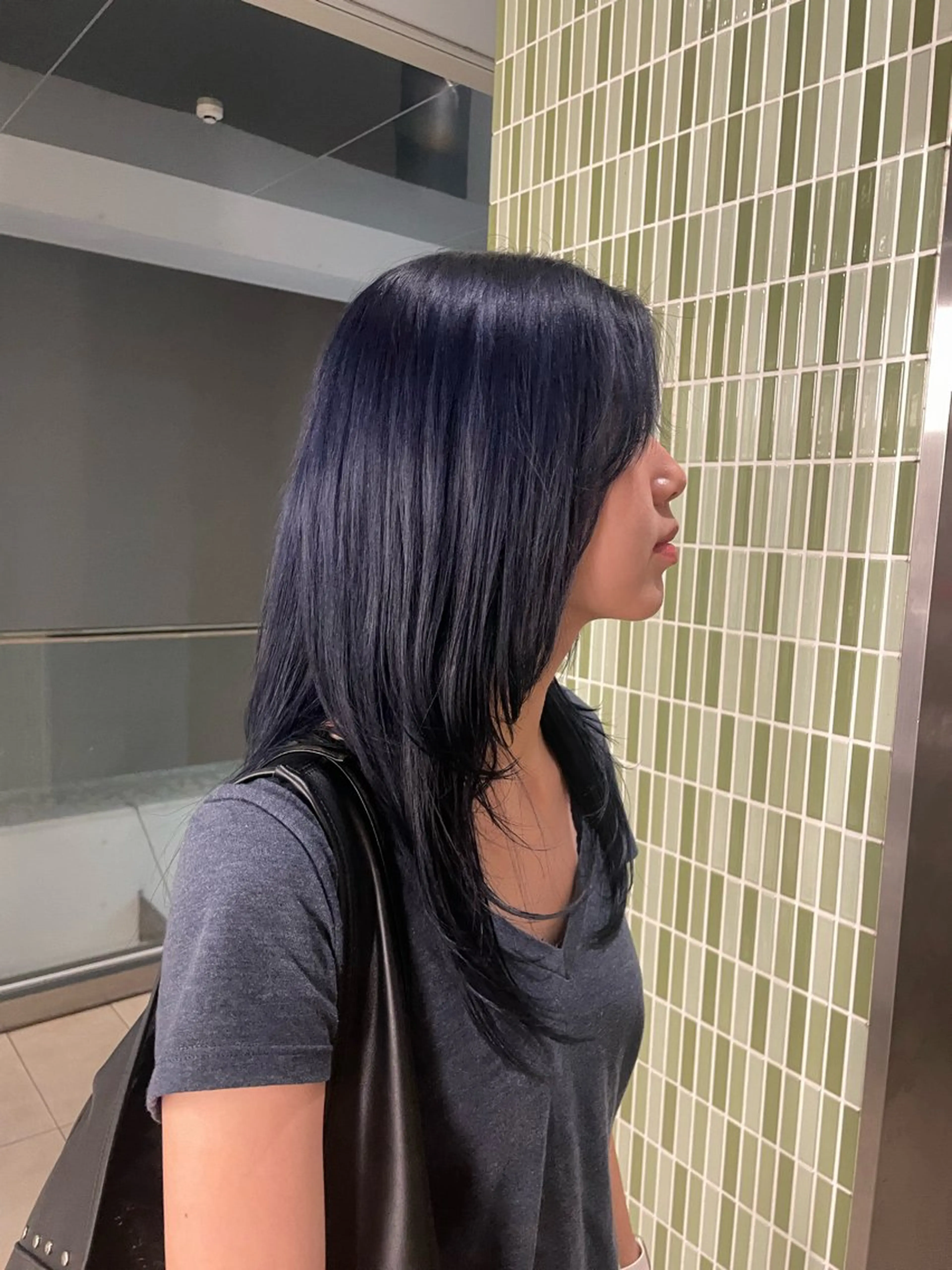 ロング カラー ブリーチ ブルーカラー ネイビーカラー ヘアカラー トリートメント MASHIRO💎 透明感カラー/カットのヘアスタイル
