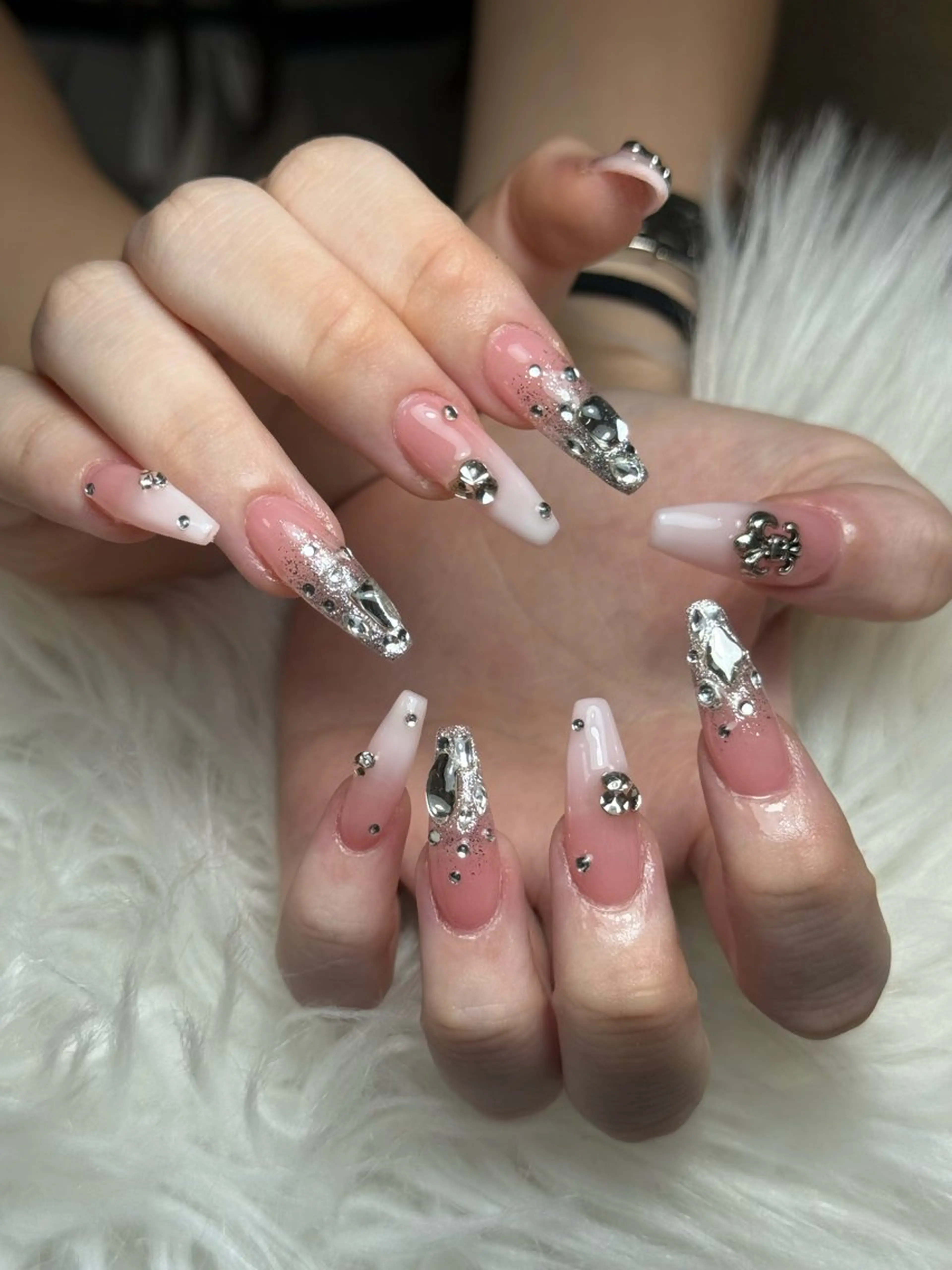 ネイル フレンチネイル ジェルネイル キラキラネイル 韓国ネイル レース ハンドネイル Julli nail studio所属・Julli NailStudioのネイルデザイン