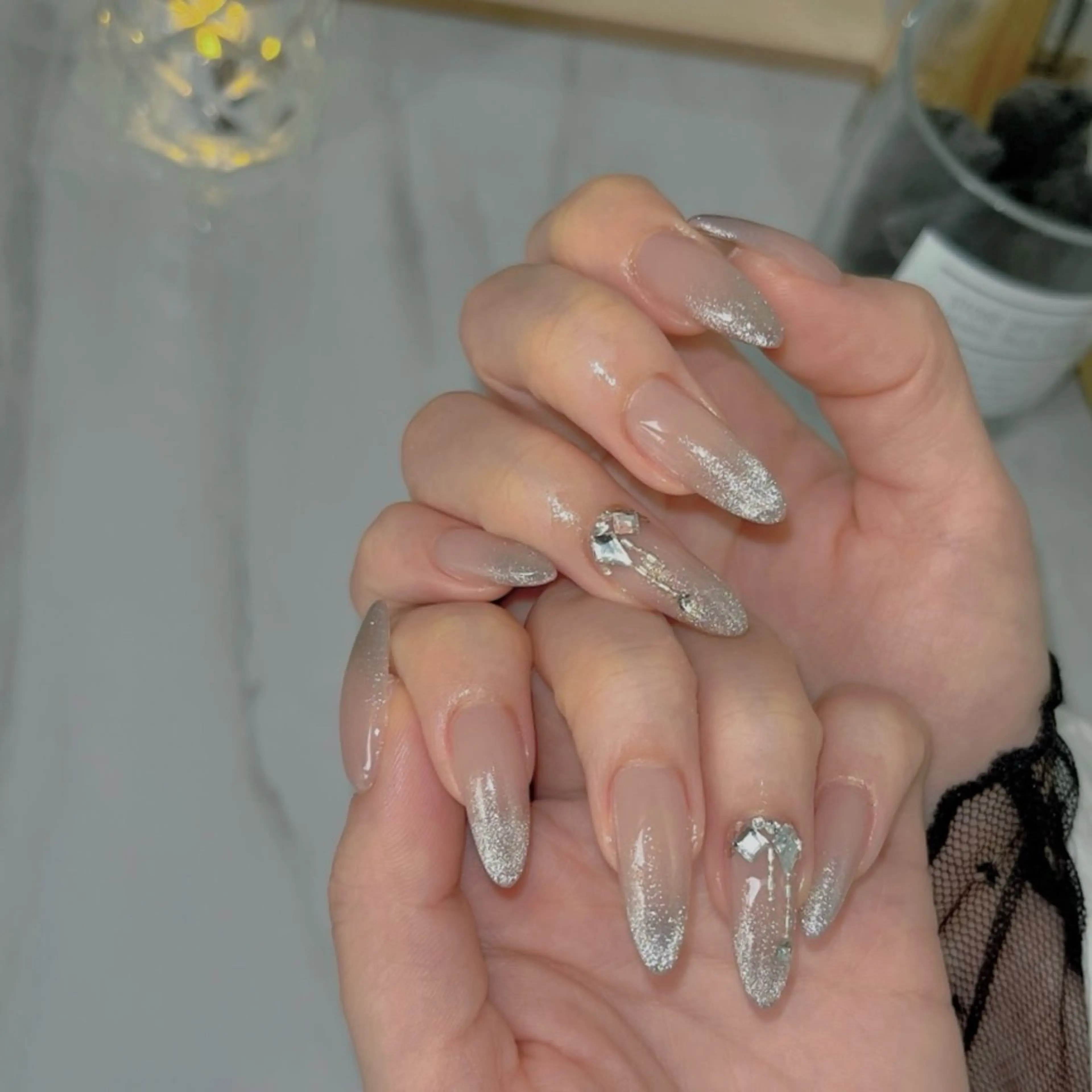 ネイル フットネイル フレンチネイル ジェルネイル ラメ(グリッター) ラメグラデーション ハンドネイル NEO Beauty Salon所属・𝐍𝐄𝐎 𝐉𝐔𝐑𝐈のネイルデザイン