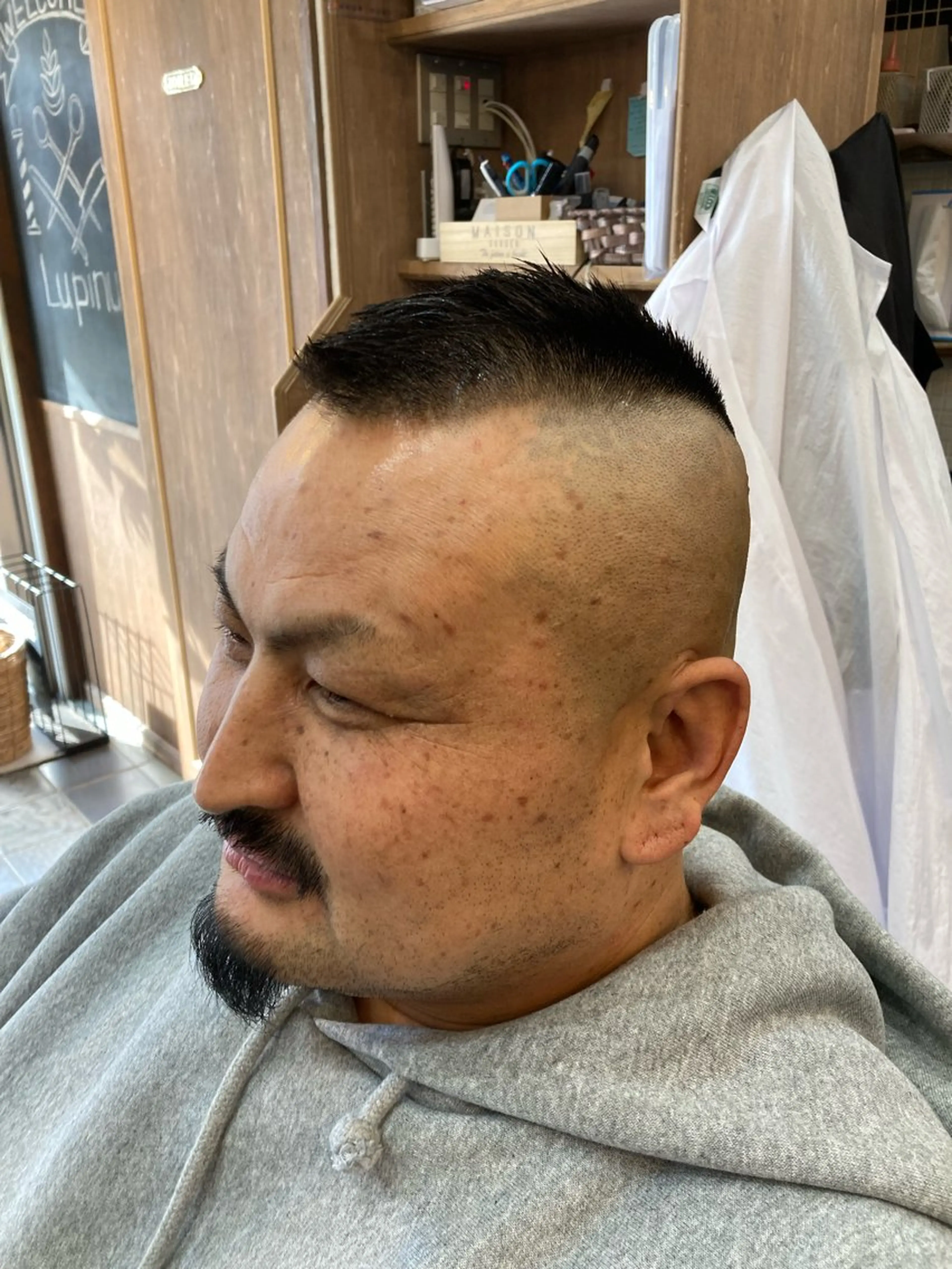 ショート メンズ フェードカット モヒカン スキンフェード カット トリートメント ルピナス中田店長 山口大地のヘアスタイル
