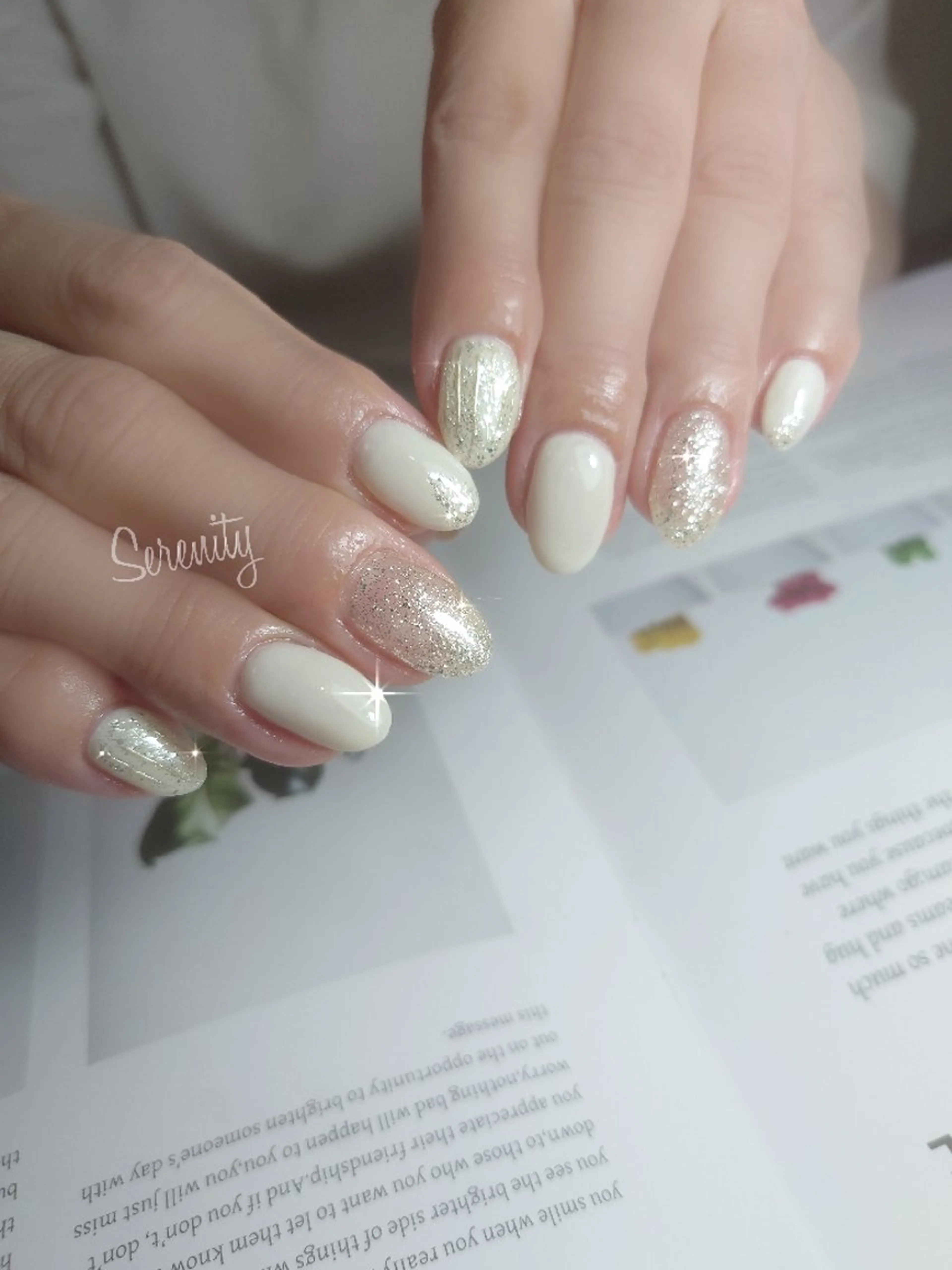ネイル ラメ(グリッター) シルバー ホワイト nail  serenityのネイルデザイン