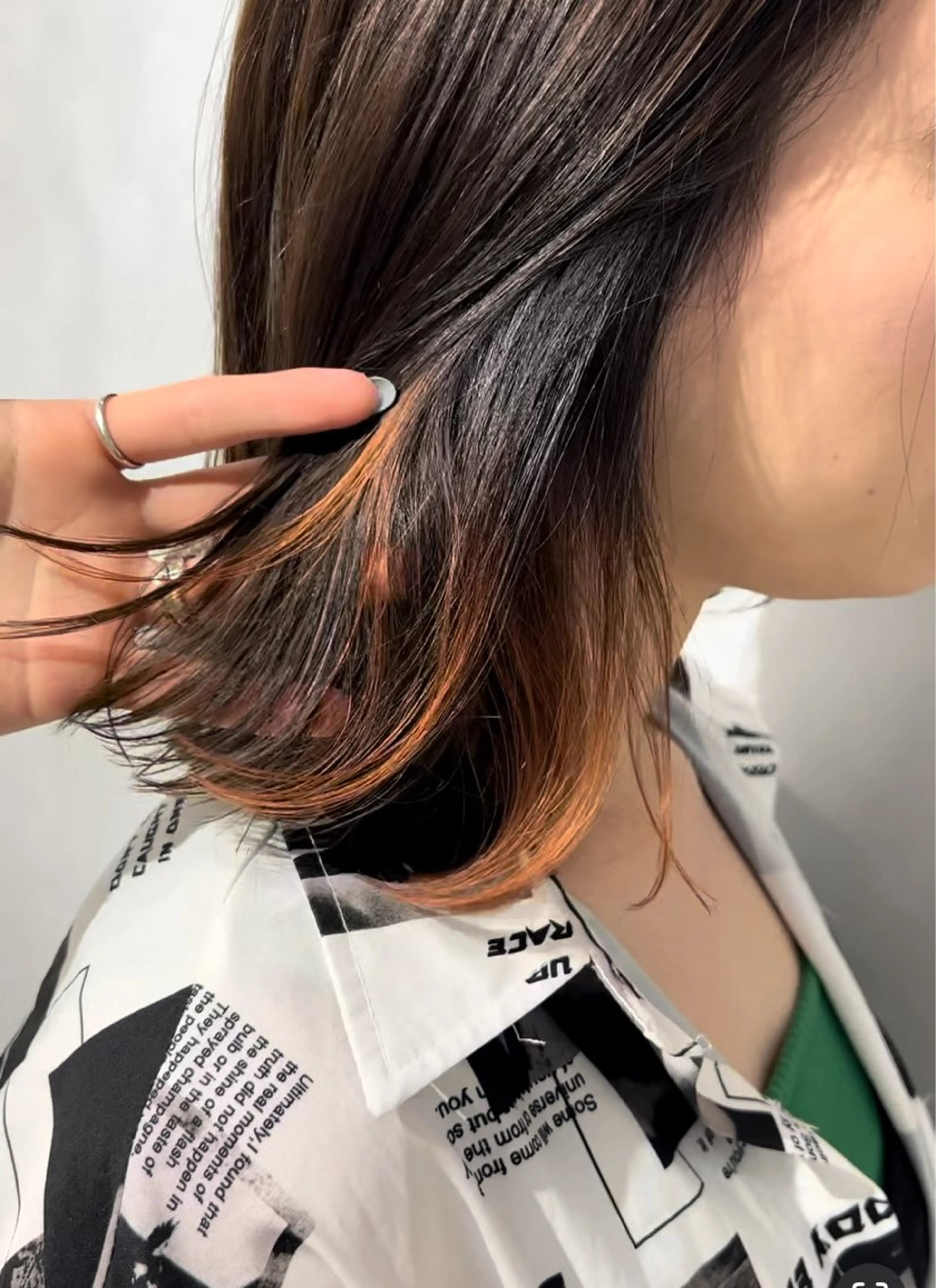 ミディアム カラー イヤリングカラー オレンジ カット ヘアカラー トリートメント beaute錦糸町 🦖⋆͛yuka💚のヘアスタイル
