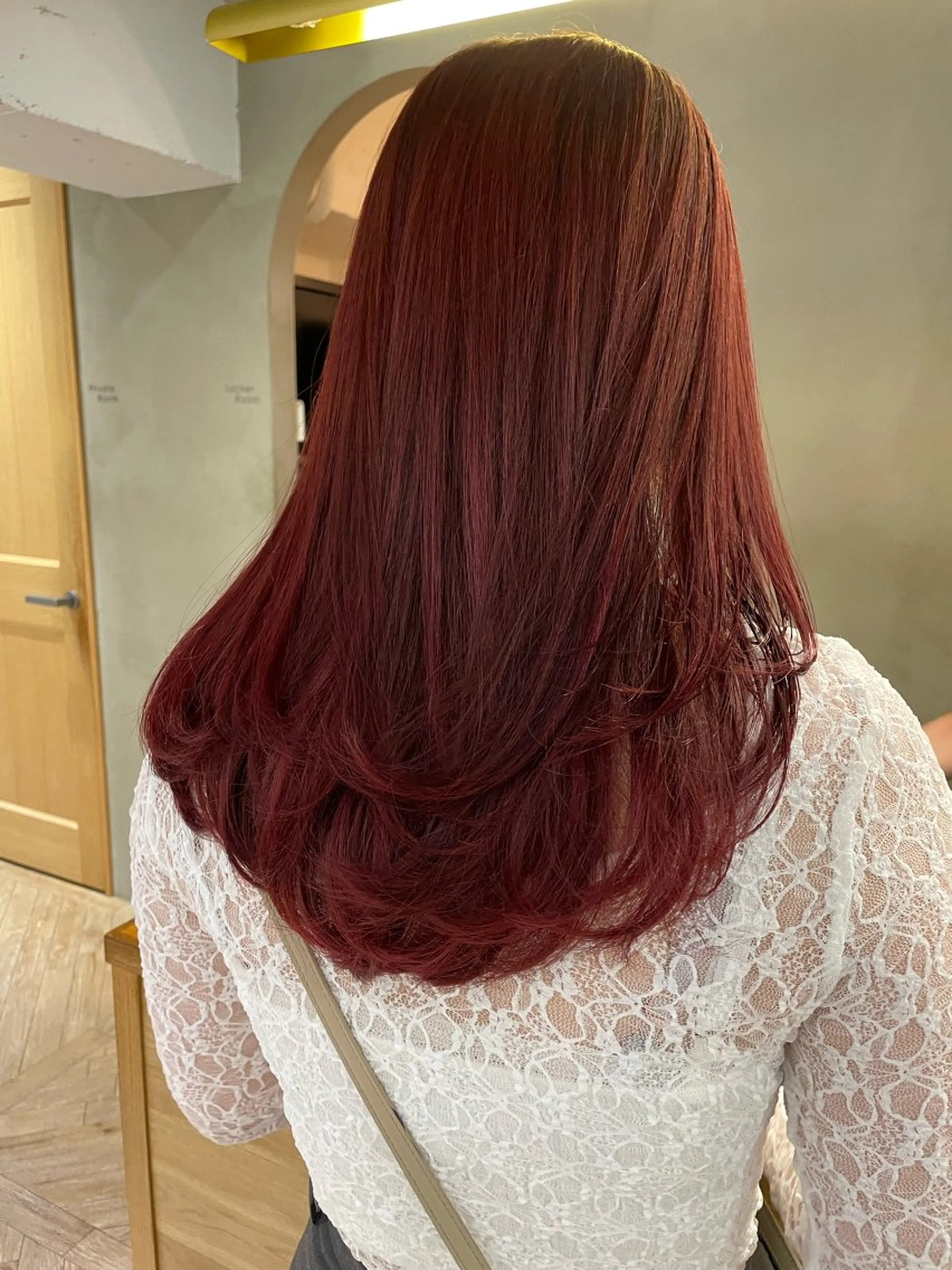 ロング カラー レッドカラー LOREN/ miuのヘアスタイル