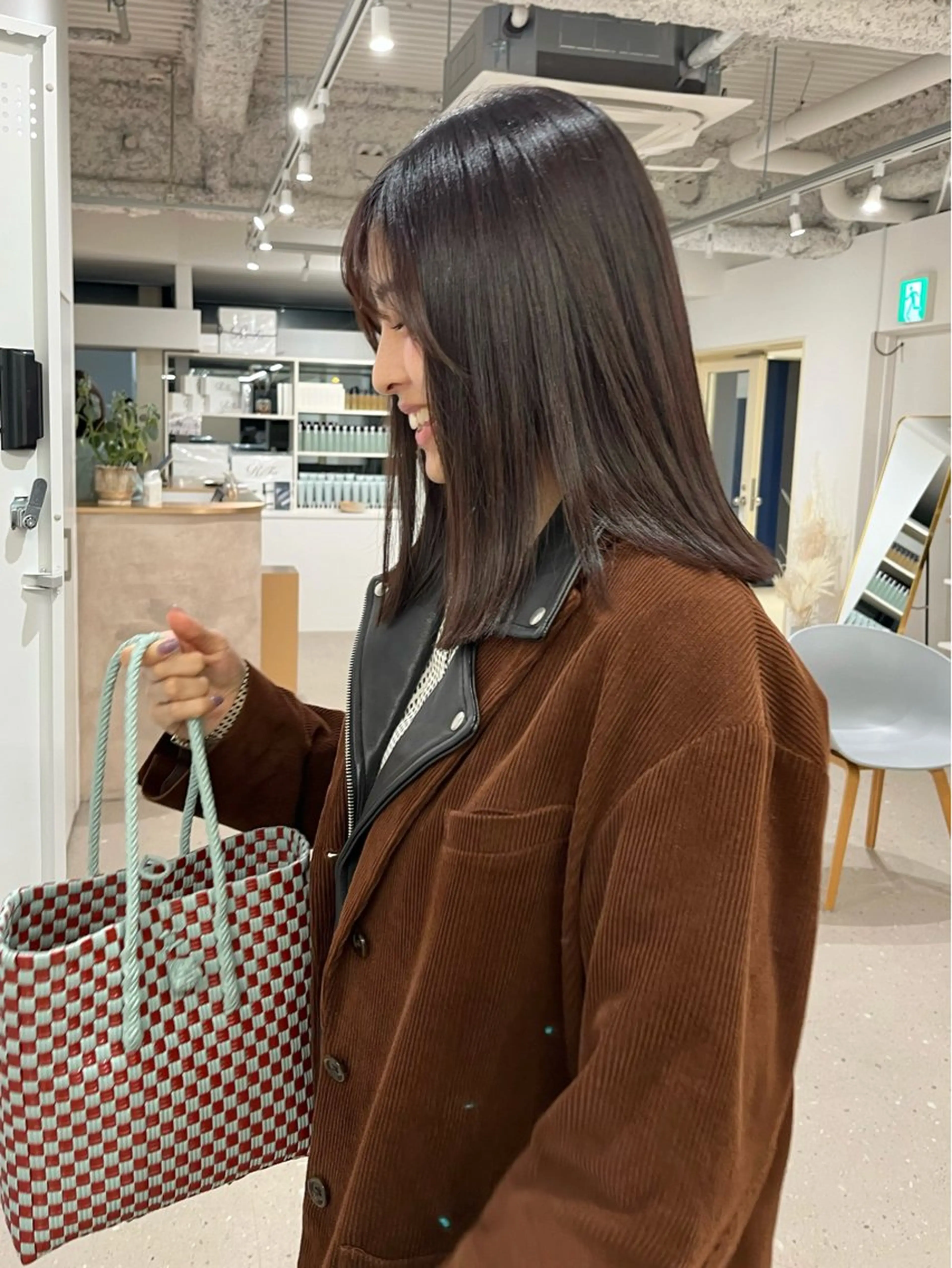 ミディアム カラー 阪本 桃のヘアスタイル