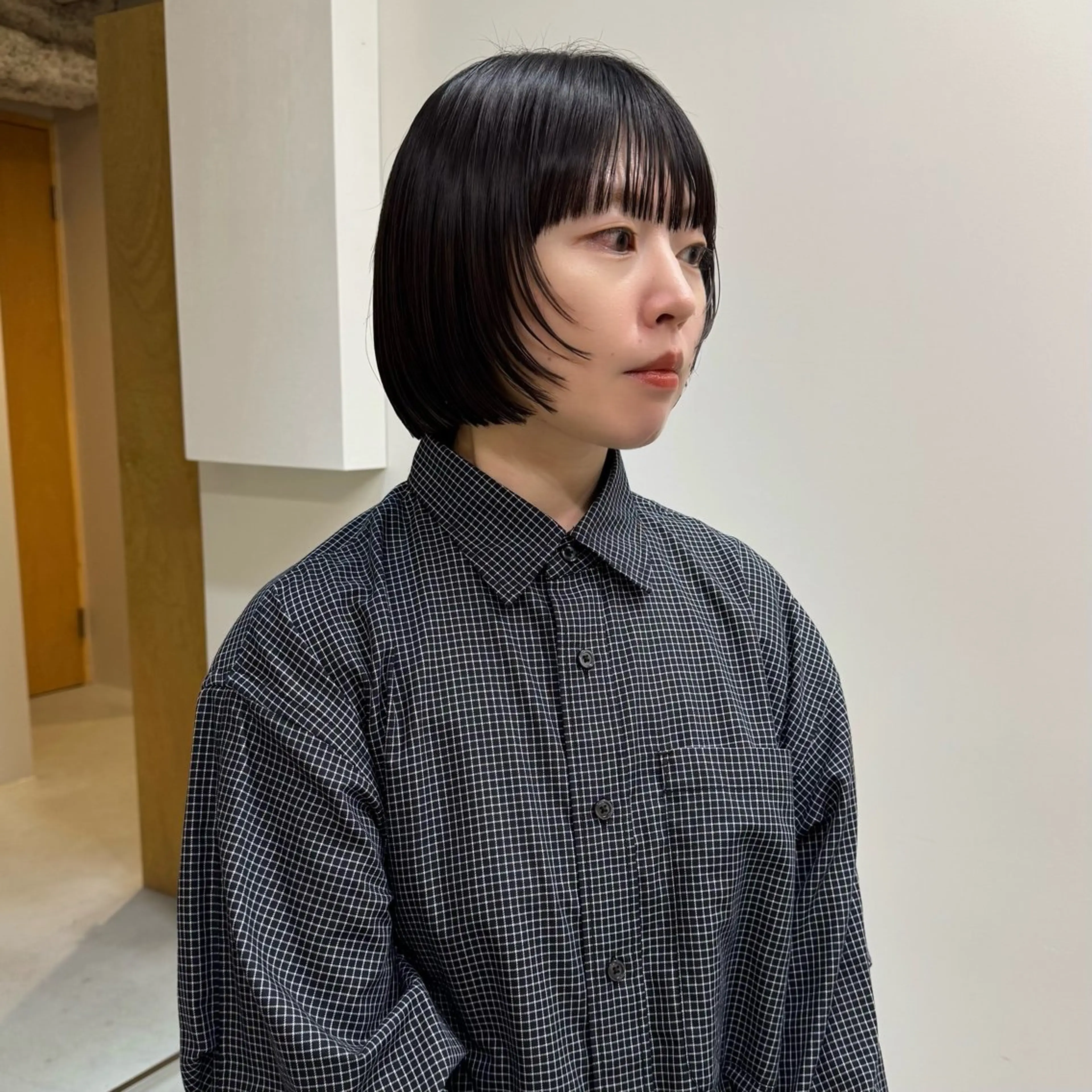 ショート 切りっぱなしボブ ボブ 顔まわりレイヤー レイヤーカット カット ヘアカラー ぱつっとボブ/ショ ート/高田明日美のヘアスタイル
