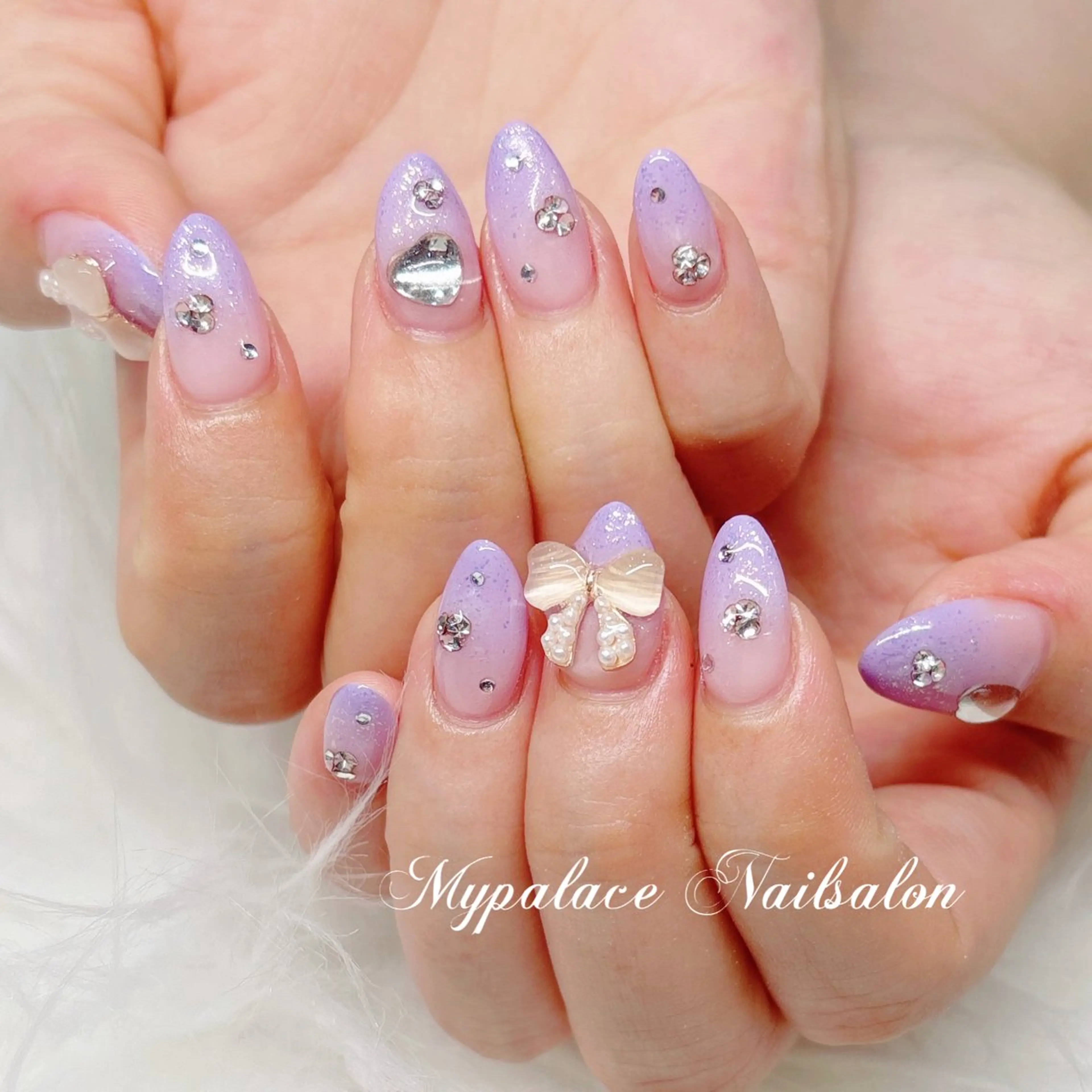 ネイル グラデーション キラキラネイル ラメ(グリッター) リボン ストーンネイル ハンドネイル Yuis Nailスカルプ専門のネイルデザイン