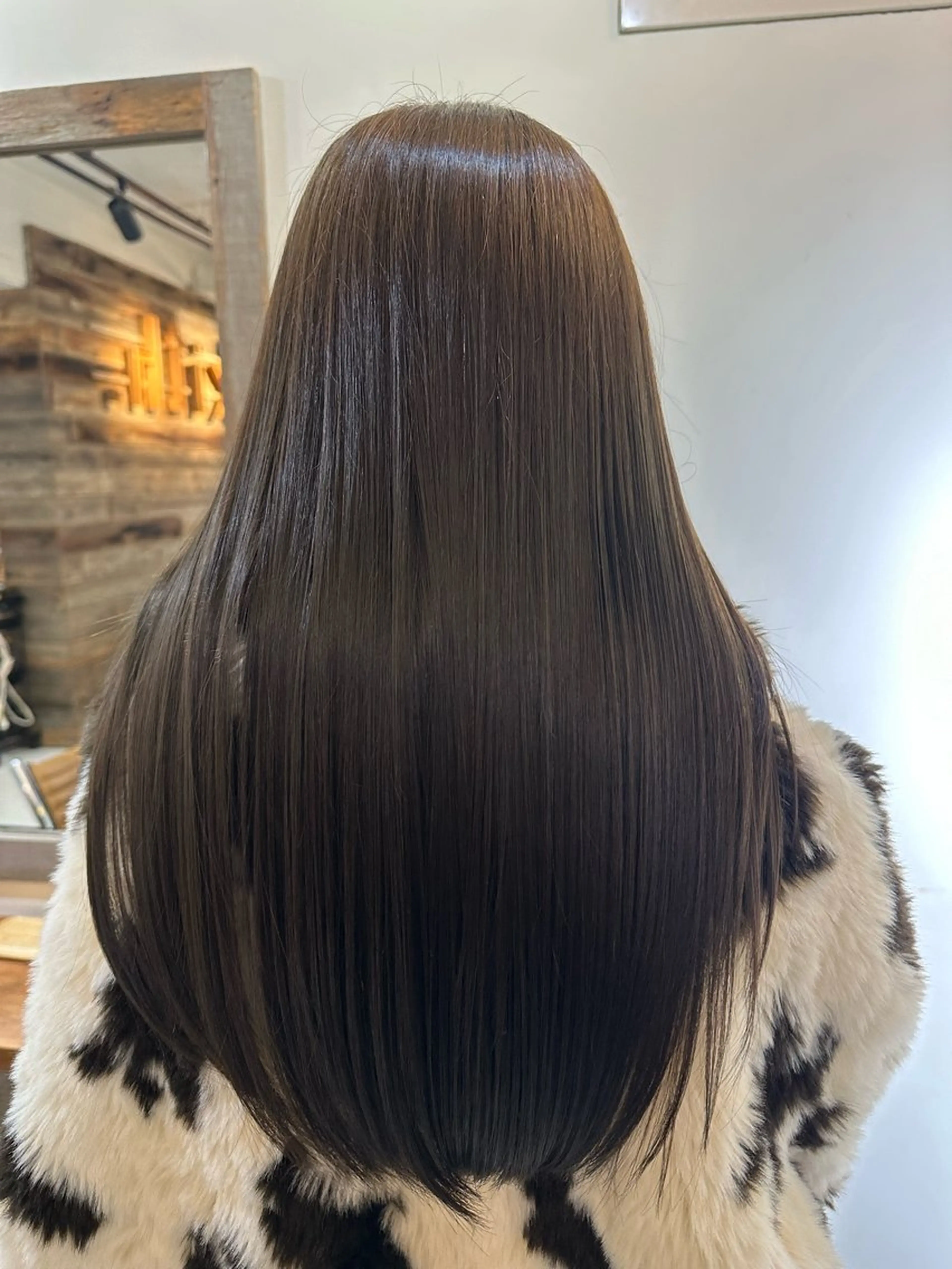 ロング カラー ベージュカラー 透明感カラー kith. モアナのヘアスタイル