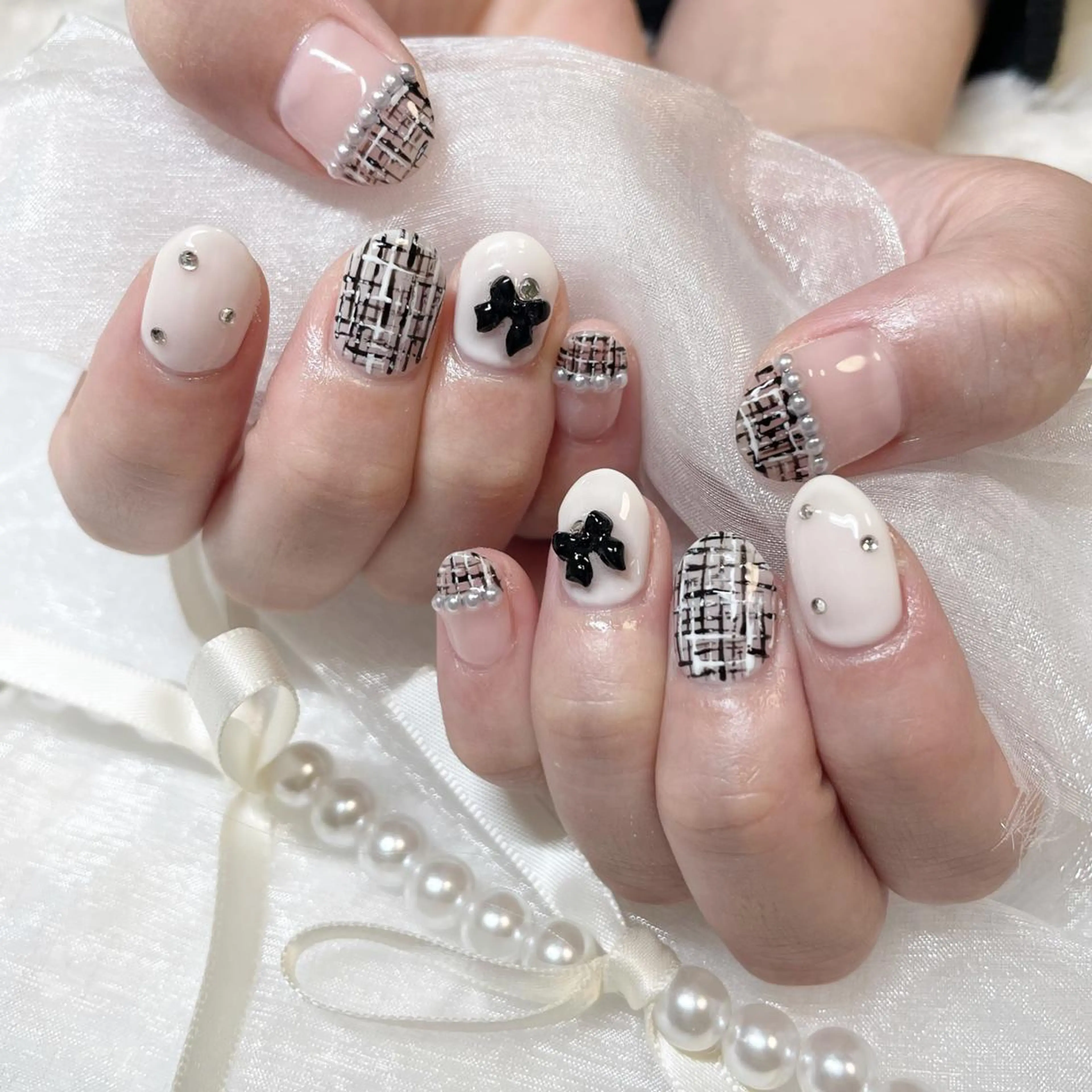 ネイル ジェルネイル キラキラネイル 韓国ネイル 持ち込み ワンカラーネイル ハンドネイル fiore nail 🦋のネイルデザイン