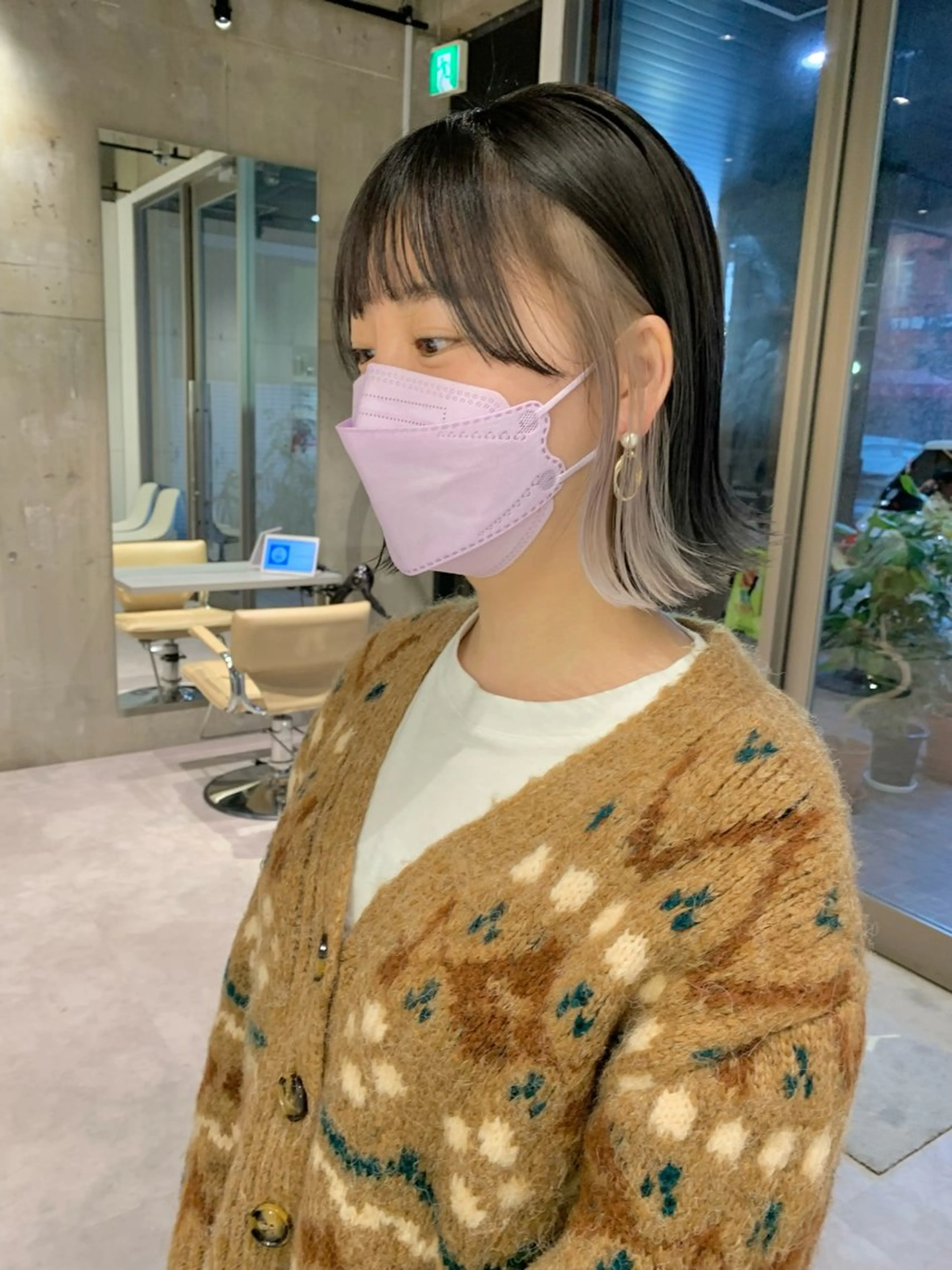 ミディアム カラー イヤリングカラー iLi所属・iLi 《イリ》のヘアスタイル