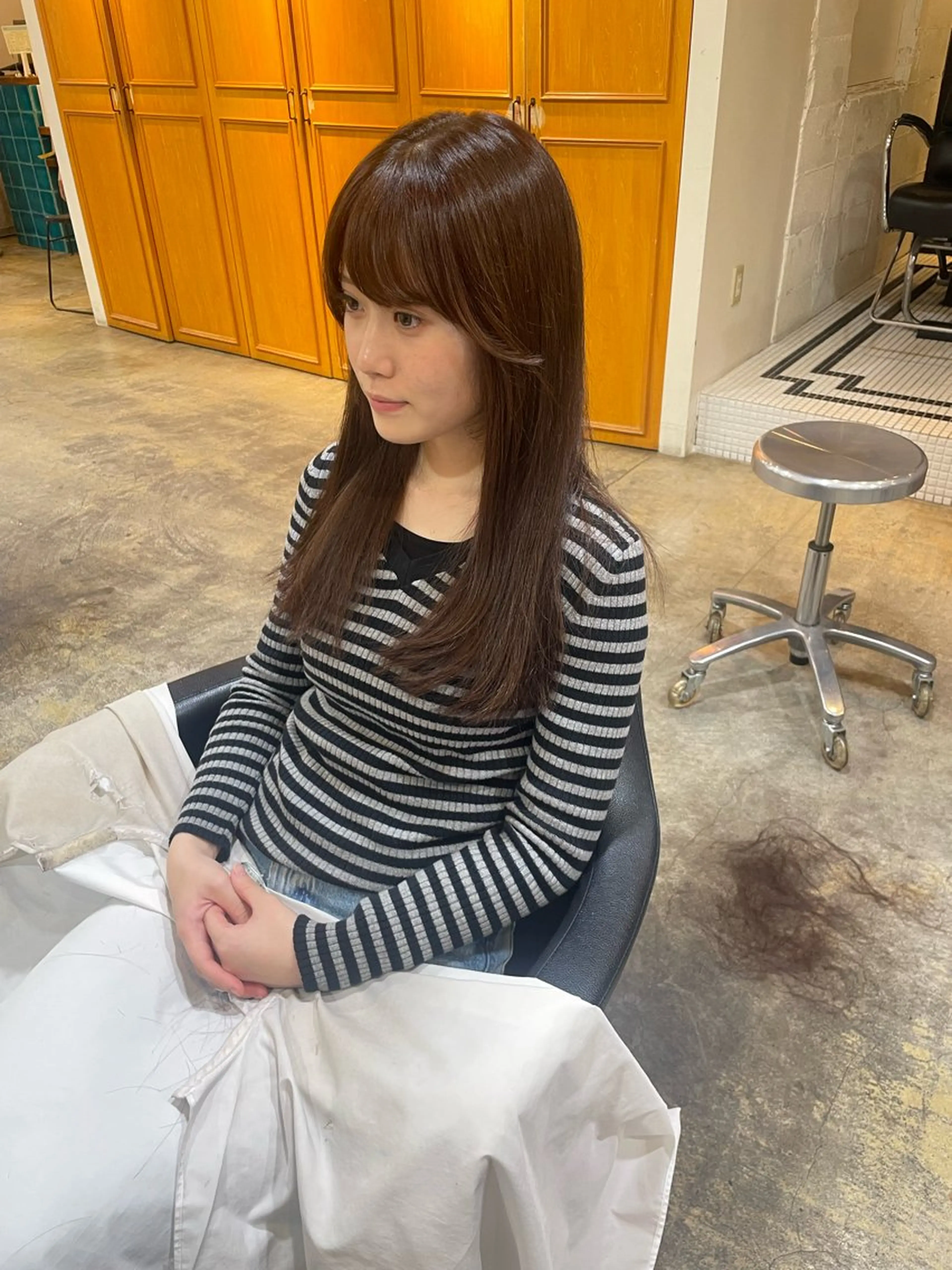 セミロング カラー ベージュカラー オリーブベージュ カット ヘアカラー トリートメント MIOベージュカラー 柔らかいカラーのヘアスタイル