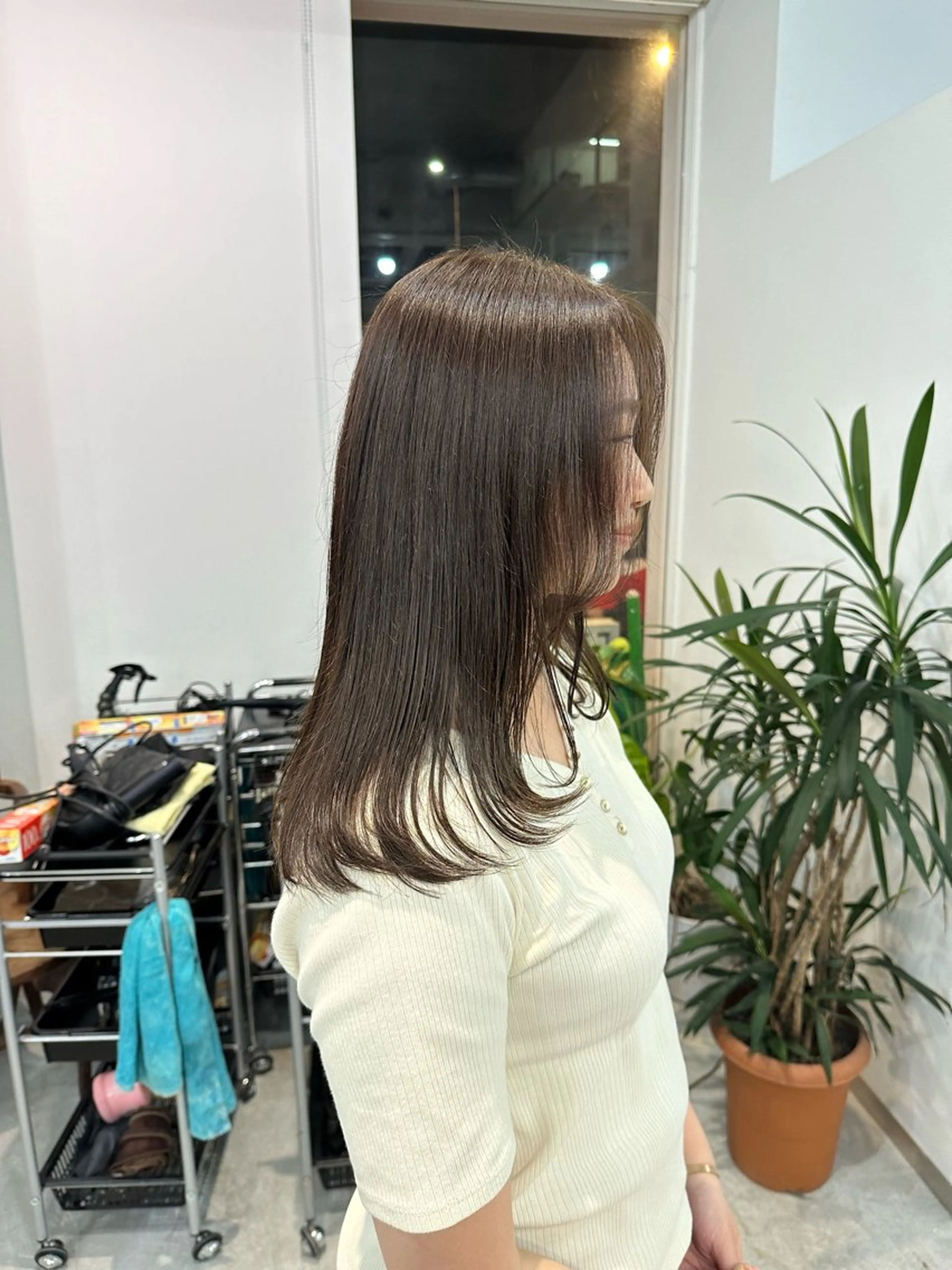 ロング カラー ベージュカラー オリーブベージュ レイヤーカット カット ヘアカラー トリートメント カイリ /レイヤーカットのヘアスタイル