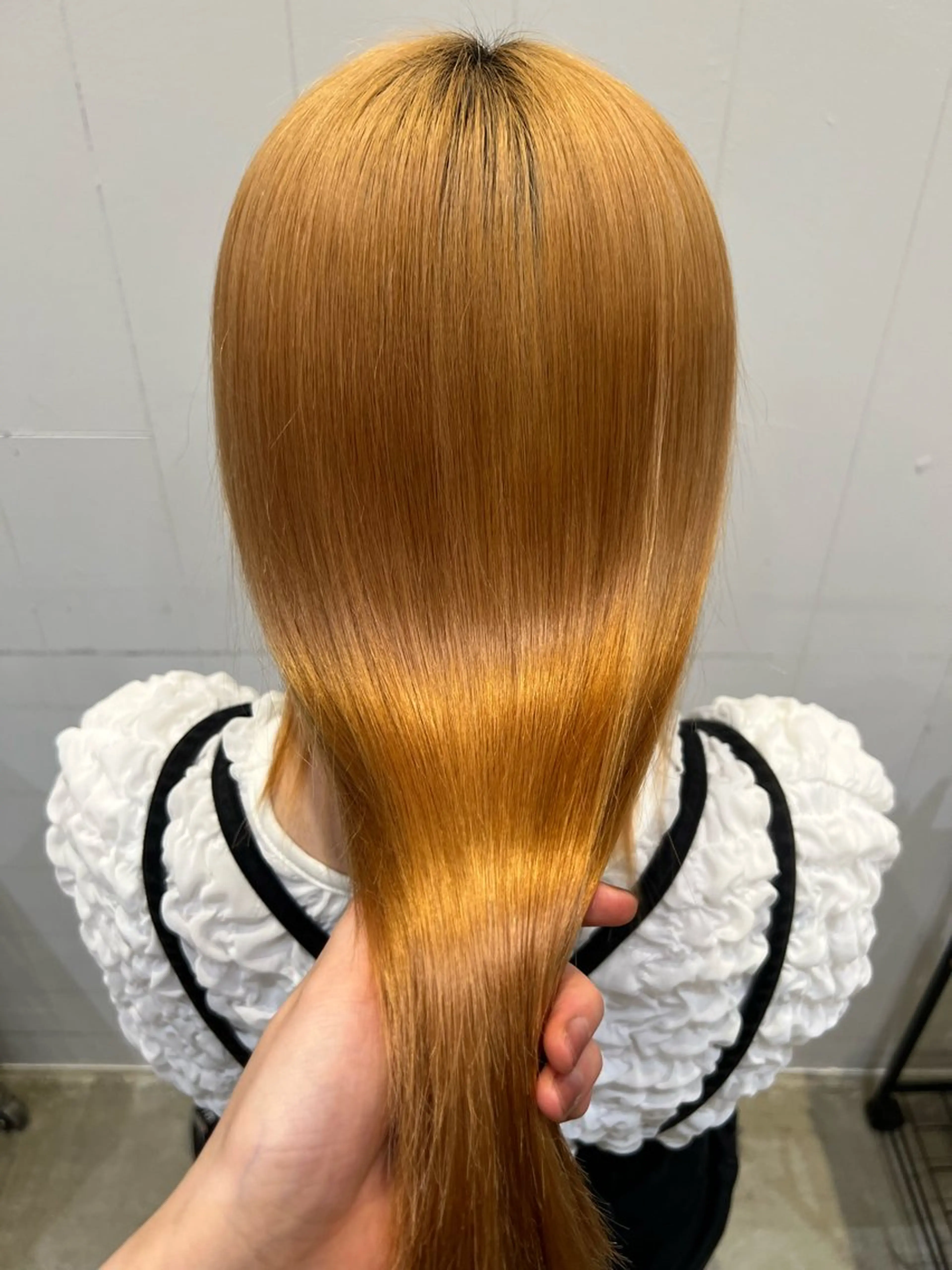 セミロング Henrietta  自由が丘所属・ベージュ/ブリーチ無 し/透明感/石井佑季のヘアスタイル