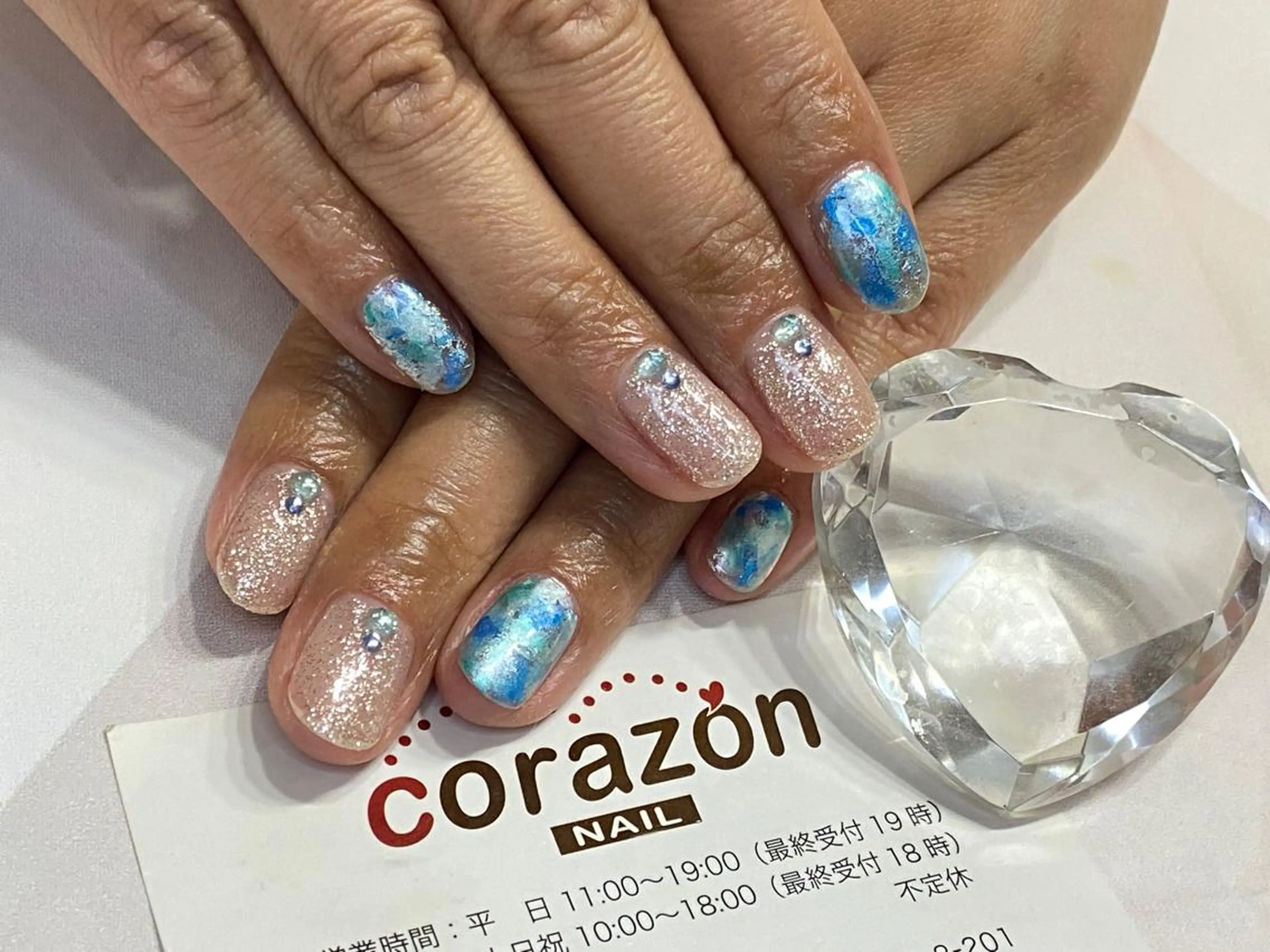 ネイル ブルー ラメ(グリッター) ニュアンスネイル シルバー corazon所属・ネイリスト aicoのネイルデザイン