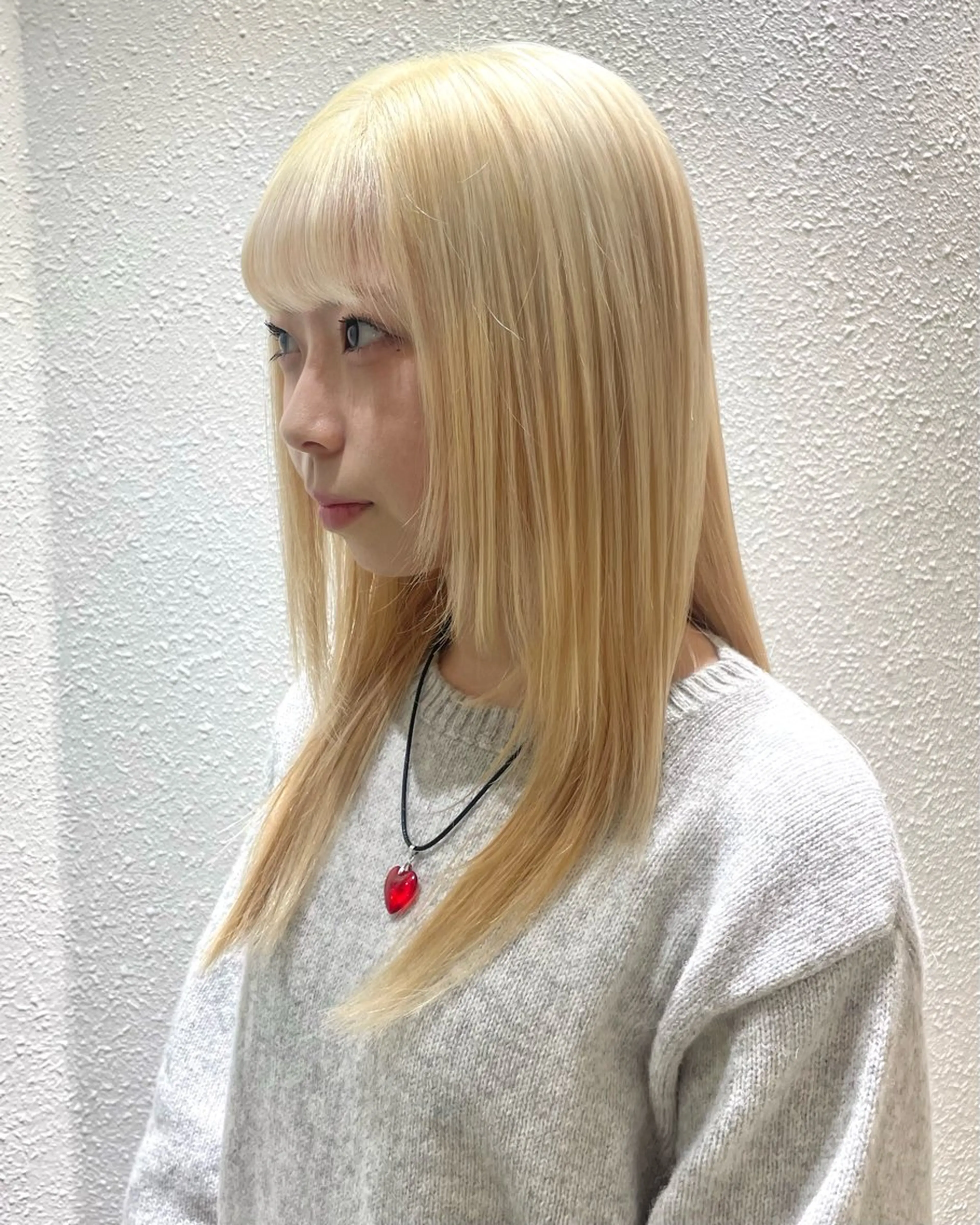 カラー ハイトーン🎀 ボブカット小野百葉のヘアスタイル