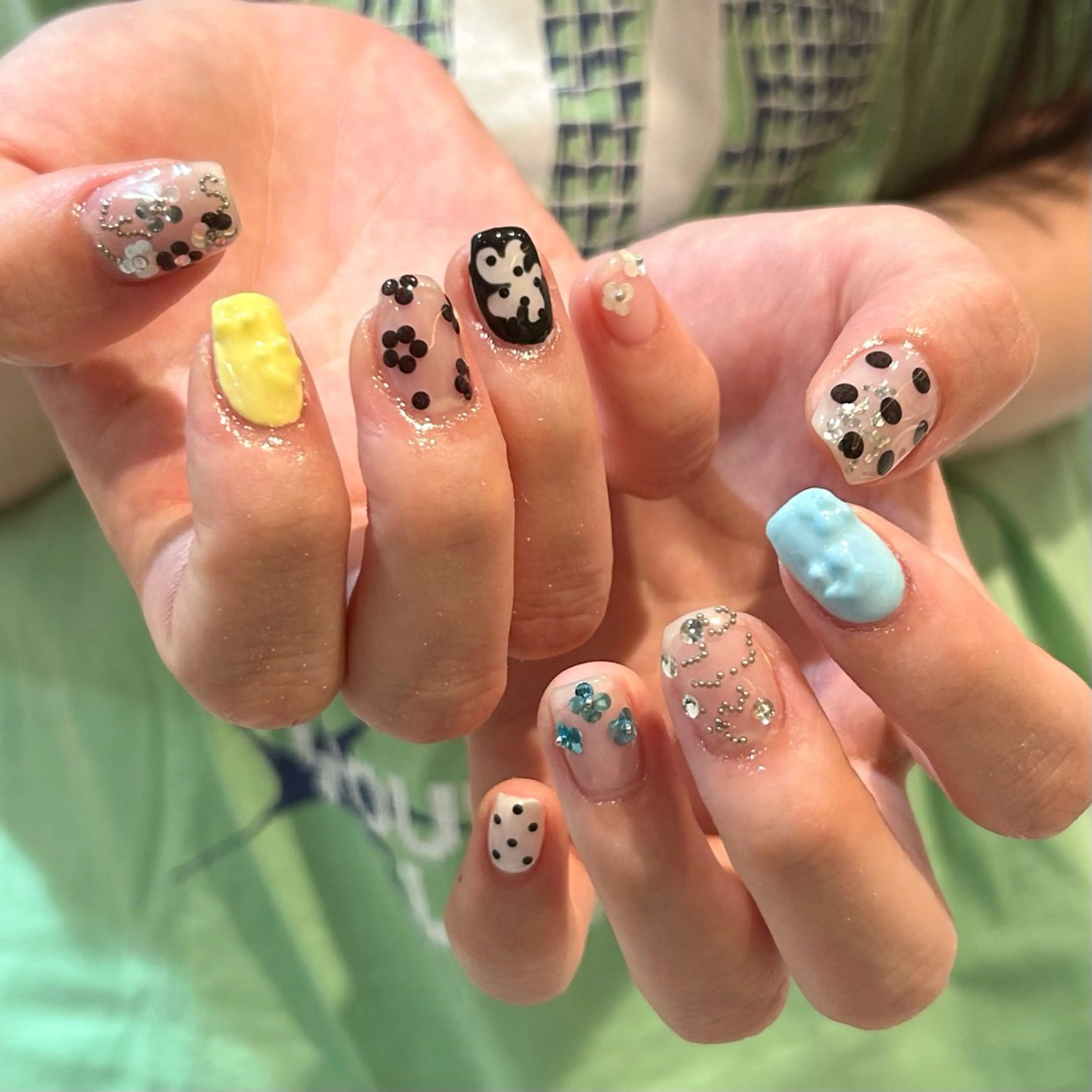 ネイル ハンドネイル 顔まわり♡レイヤー COCORO 🎀のネイルデザイン