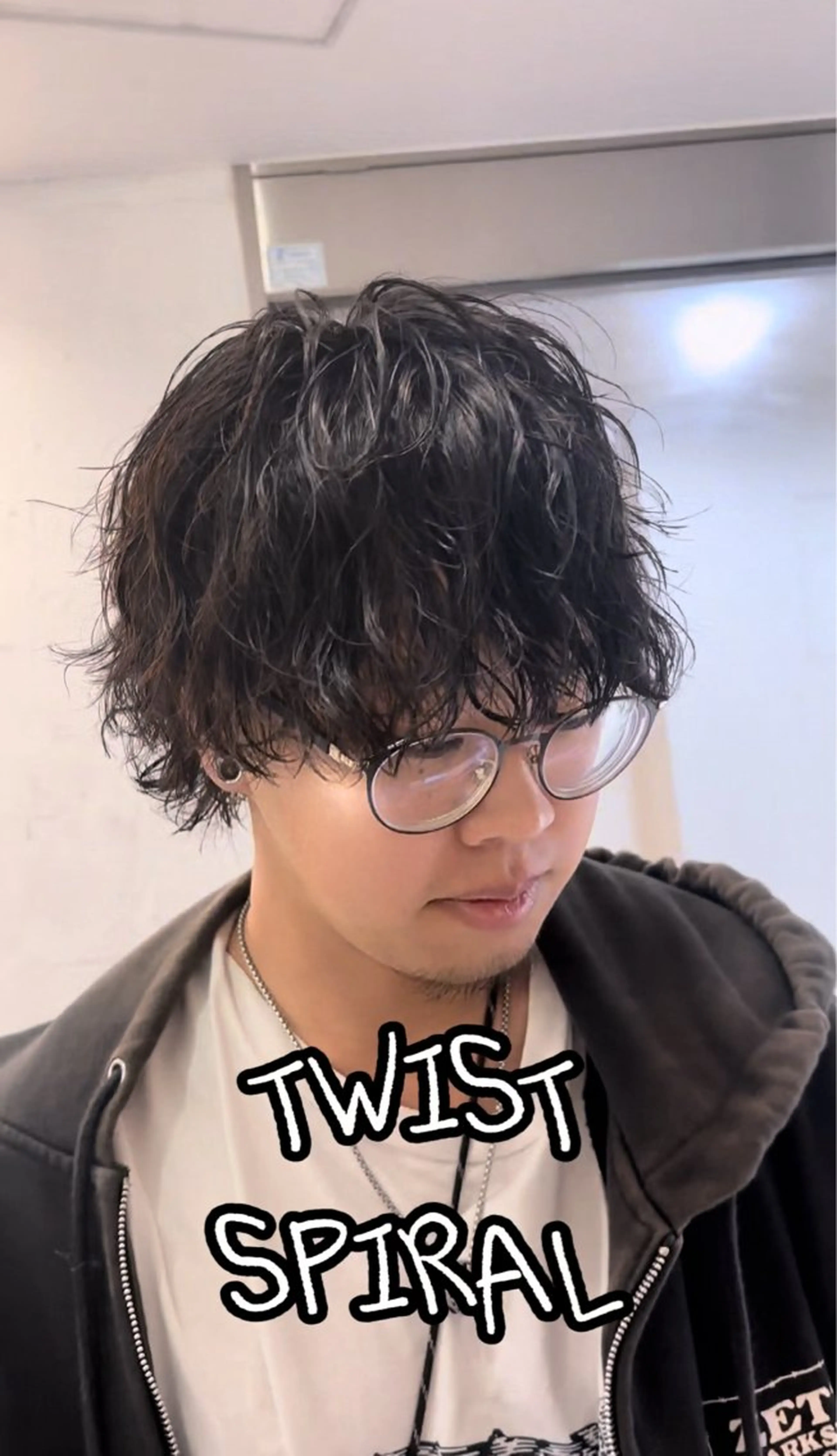 ショート パーマ メンズ 美容師歴6年 fifth前比嘉💥のヘアスタイル