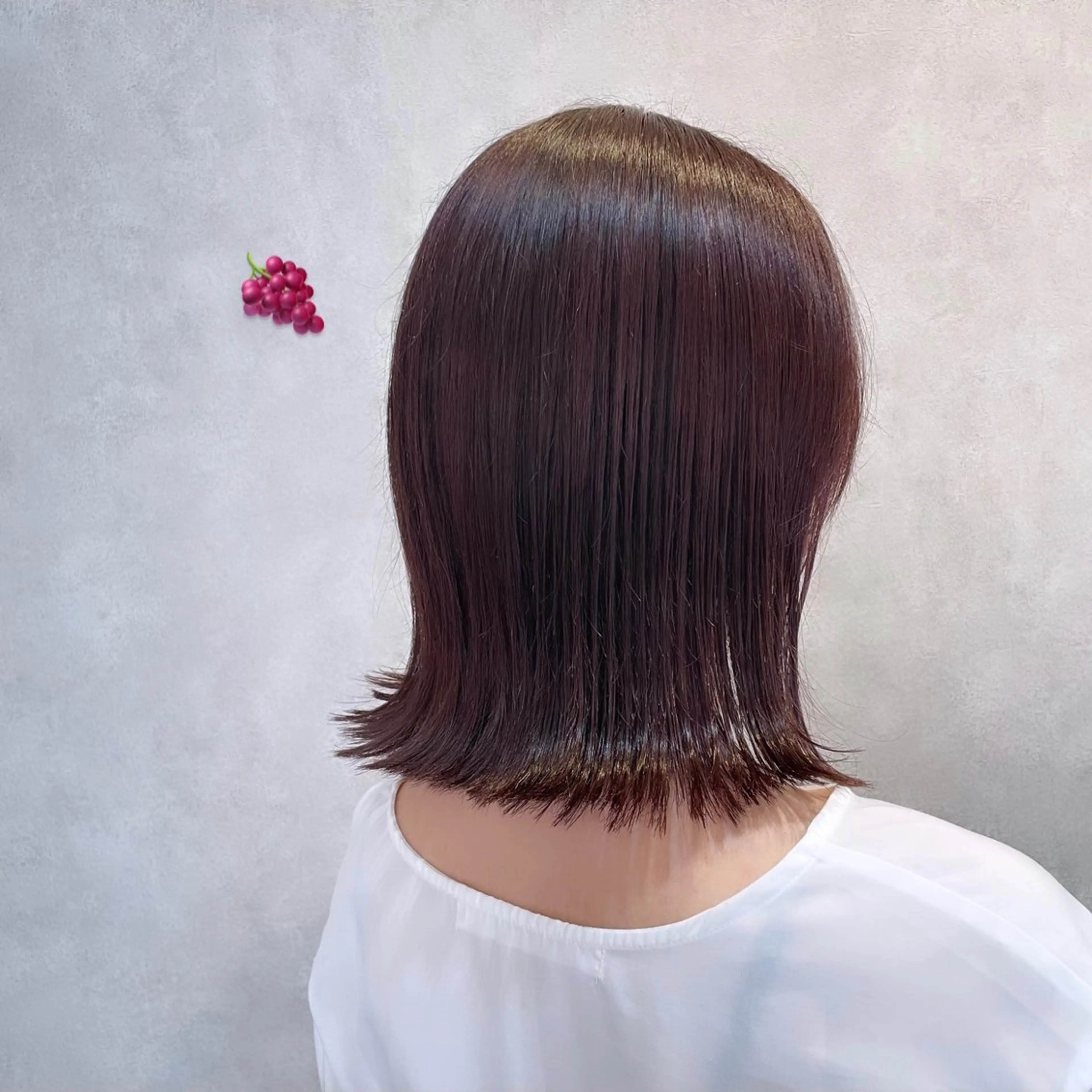 セミロング カラー ヘアアレンジ ボルドーカラー 切りっぱなしロブ ヘアカラー REONA🪽✨ 日常に馴染む髪🫧のヘアスタイル