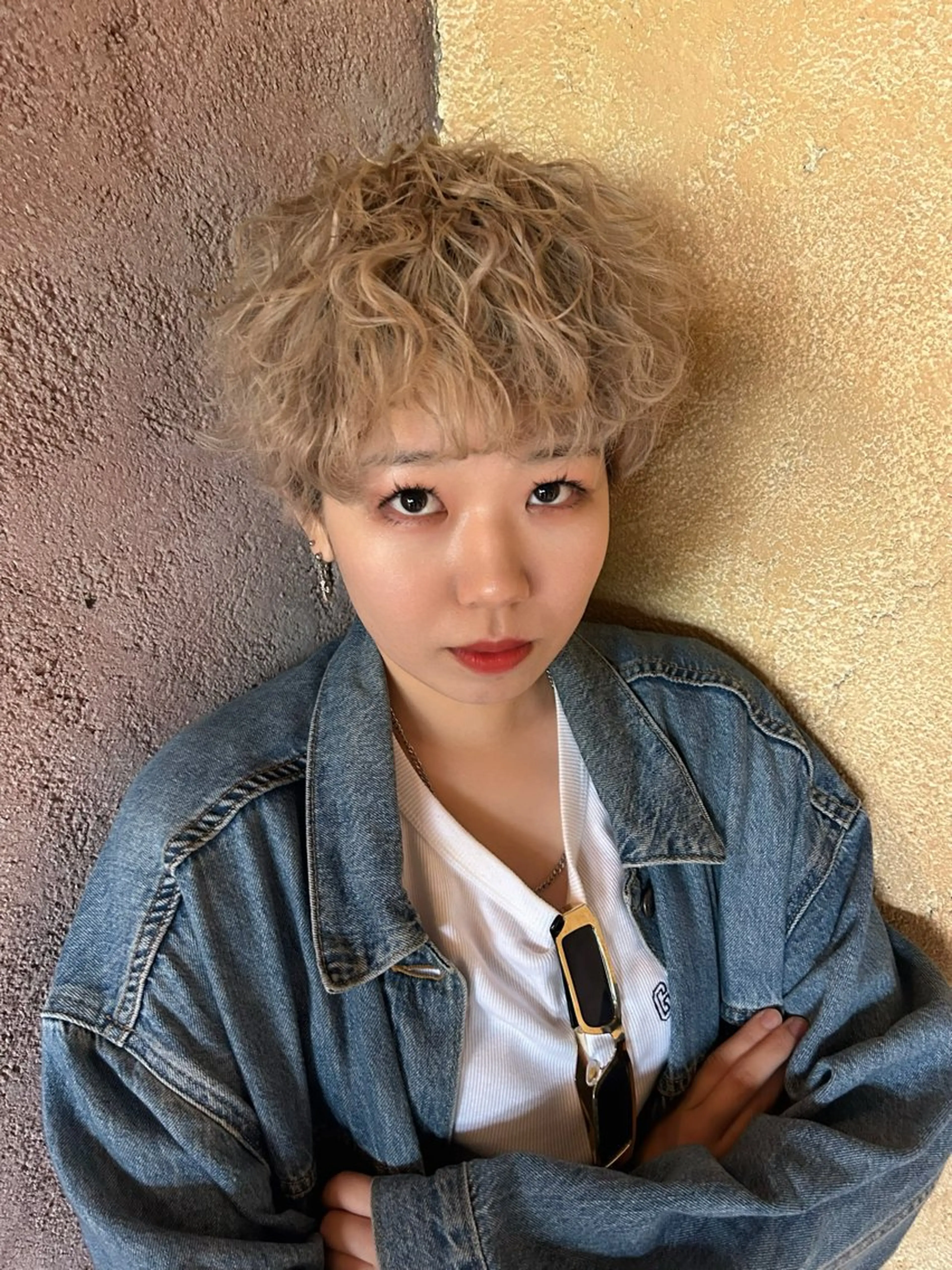 ショート パーマ ヘアカラー Maho/ボブ/ レイヤー/ハイトーンのヘアスタイル