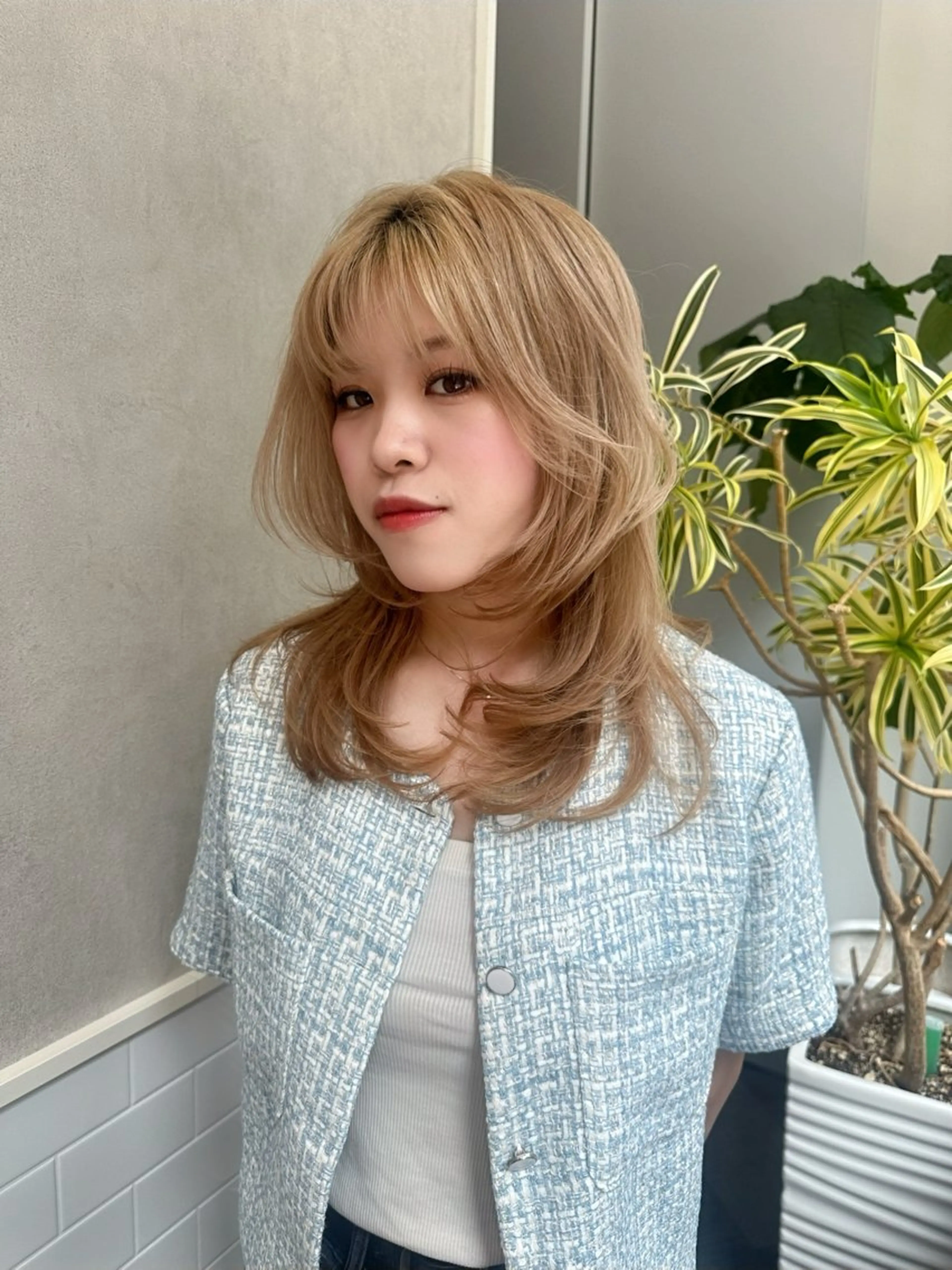 セミロング za/za omotesando所属・浅見 千花のヘアスタイル