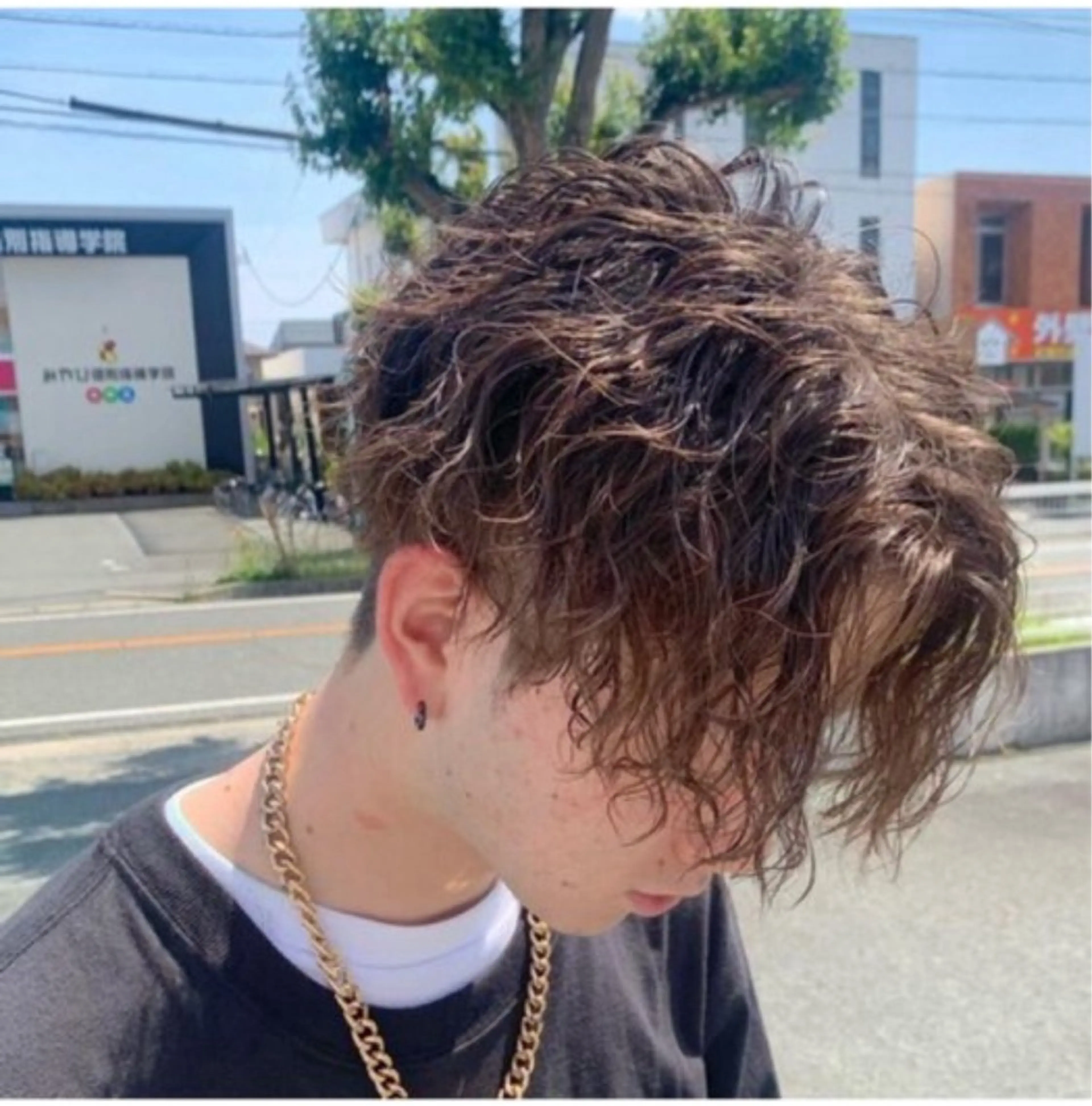 ショート パーマ カット パーマ ☘️折戸結菜☘️ ハイトーンカラーのヘアスタイル