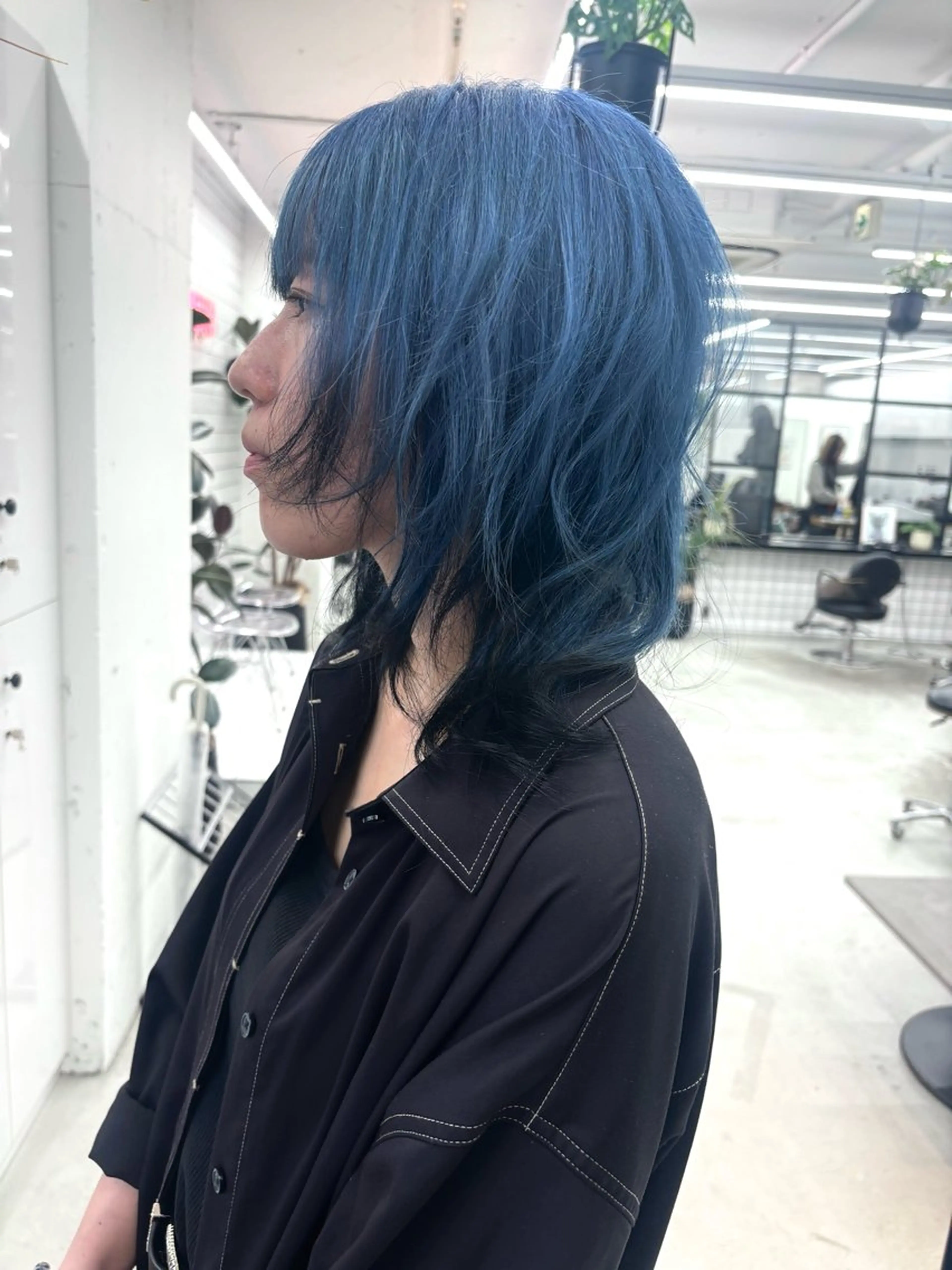 ミディアム カラー 黒髪 ブリーチ ブルーカラー ウルフカット カット ヘアカラー トリートメント 🐶ひかる🐶 JILLSTUDIOのヘアスタイル