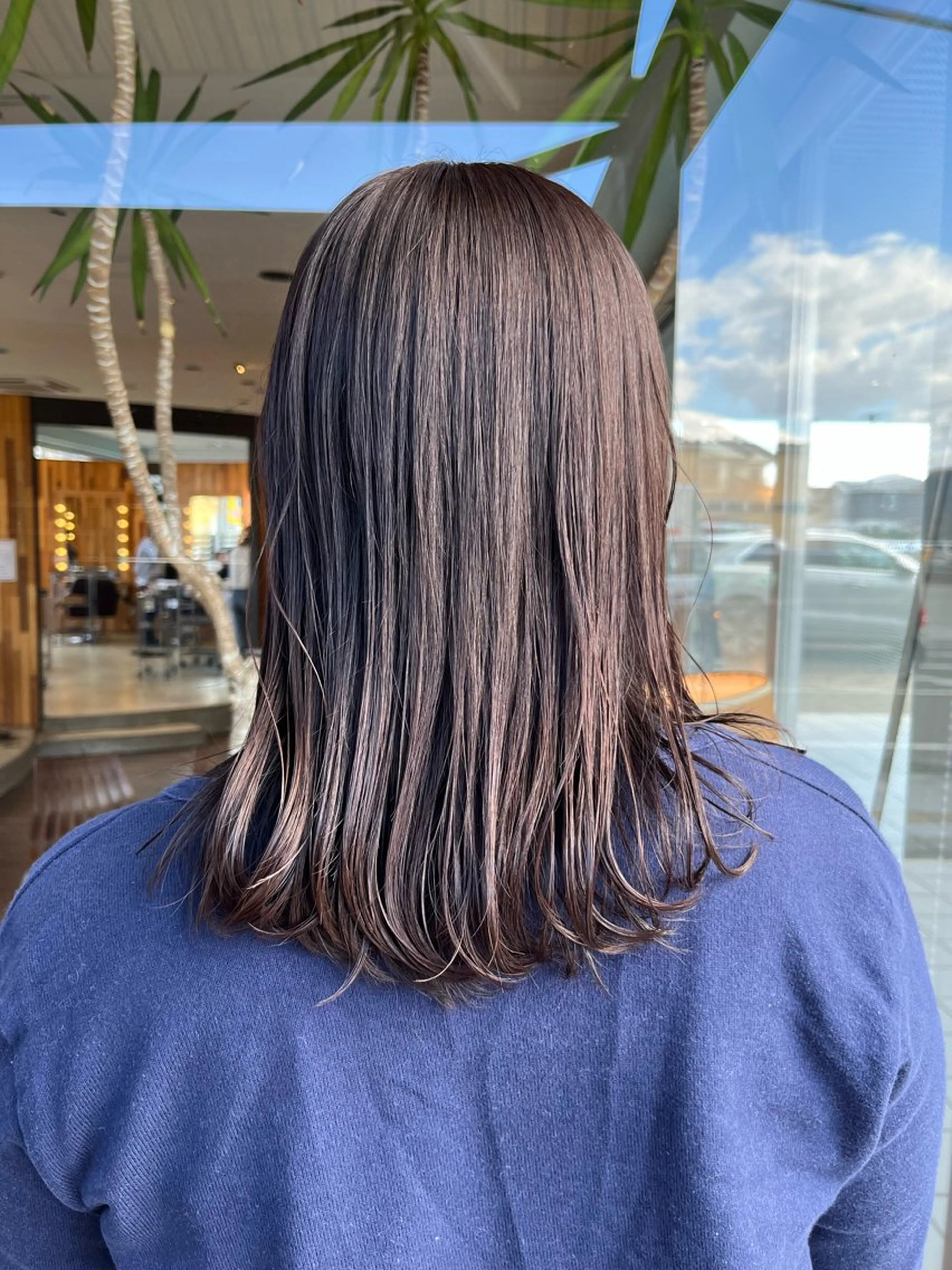 ミディアム 顔まわりレイヤー レイヤーカット 長南 やよいのヘアスタイル