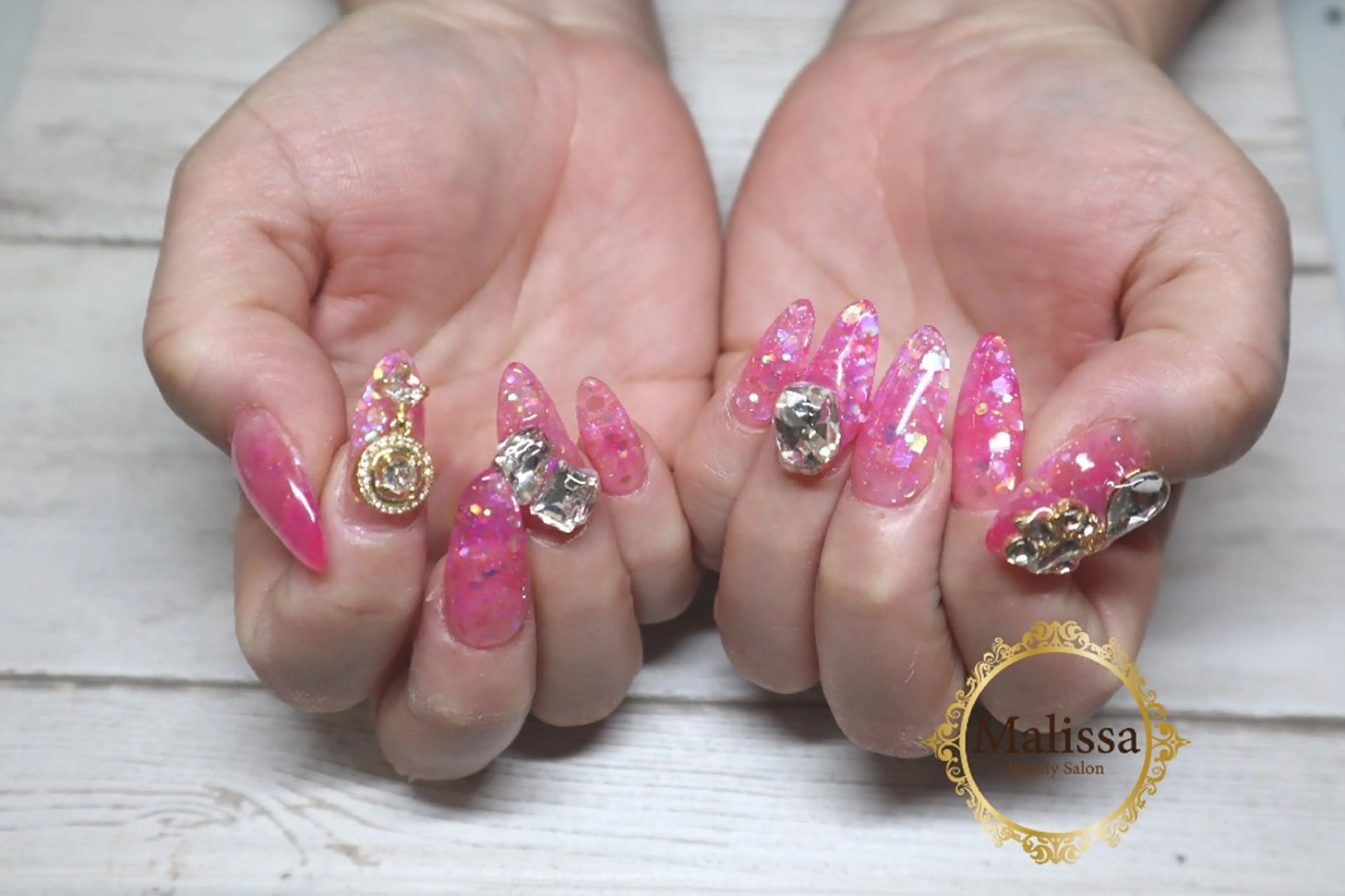 ネイル キラキラネイル ハンドネイル Beauty Salon Malissa所属・Malissa　 スカルプ&深爪歓迎◎のネイルデザイン