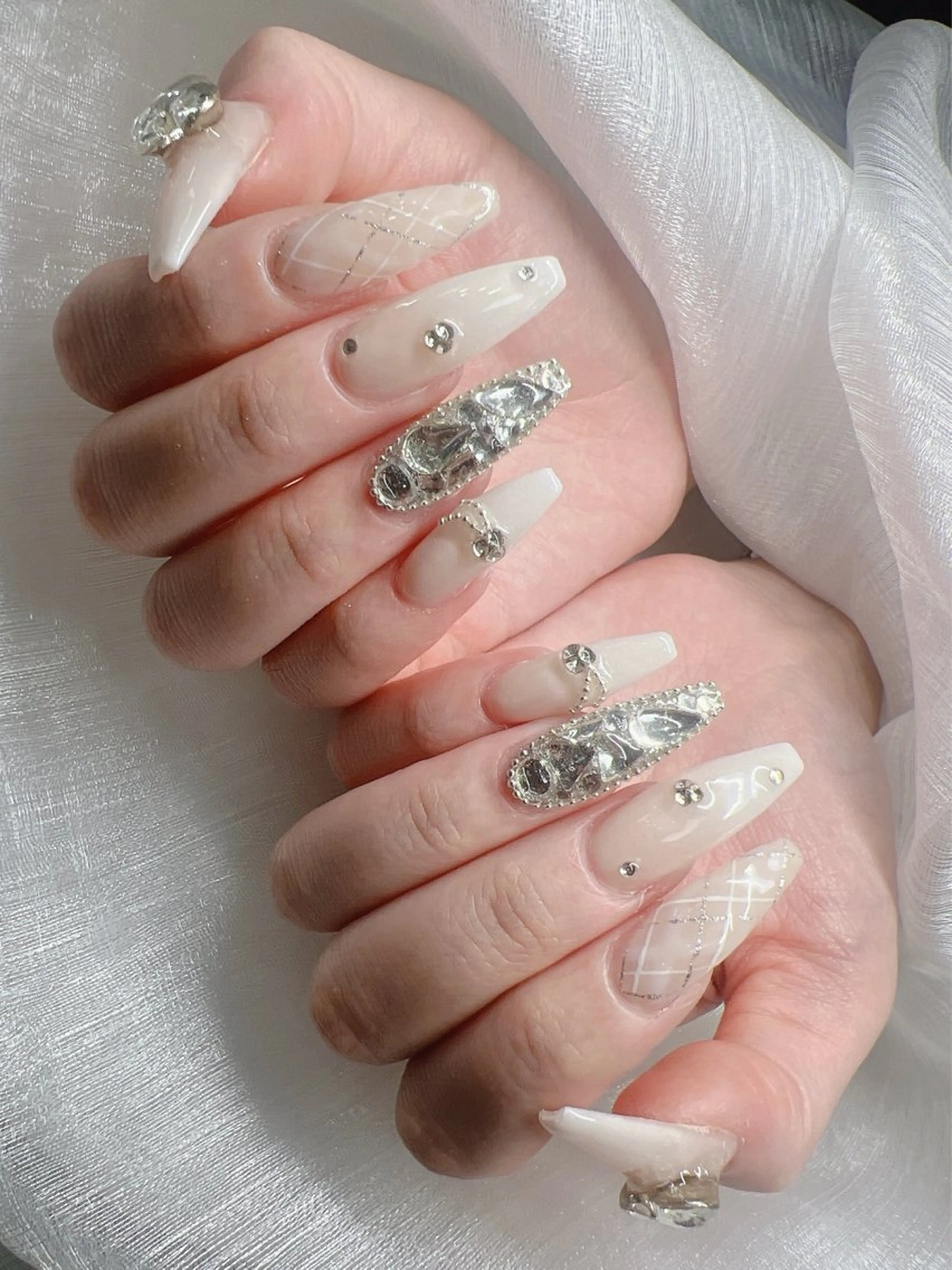 ネイル 長さ出し グラデーション 卒業式 キラキラネイル マグネットネイル ハンドネイル Lee Nails チップ長さだし専門店のネイルデザイン