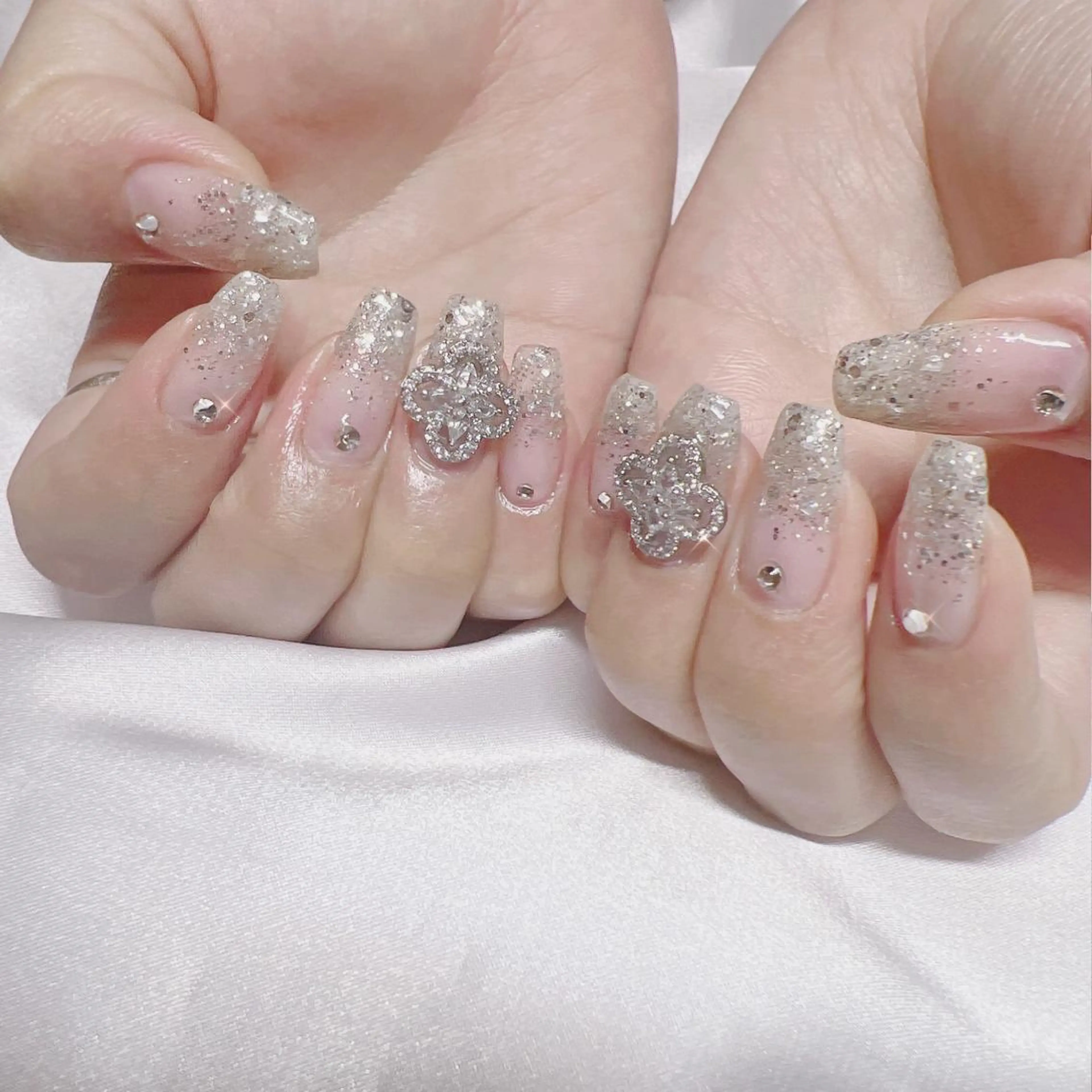 ネイル オーロラネイル フットネイル フレンチネイル ジェルネイル 韓国ネイル ハンドネイル ハンドケア EN nailsalon所属・【ENサロン】 Rei🎀Nailのネイルデザイン