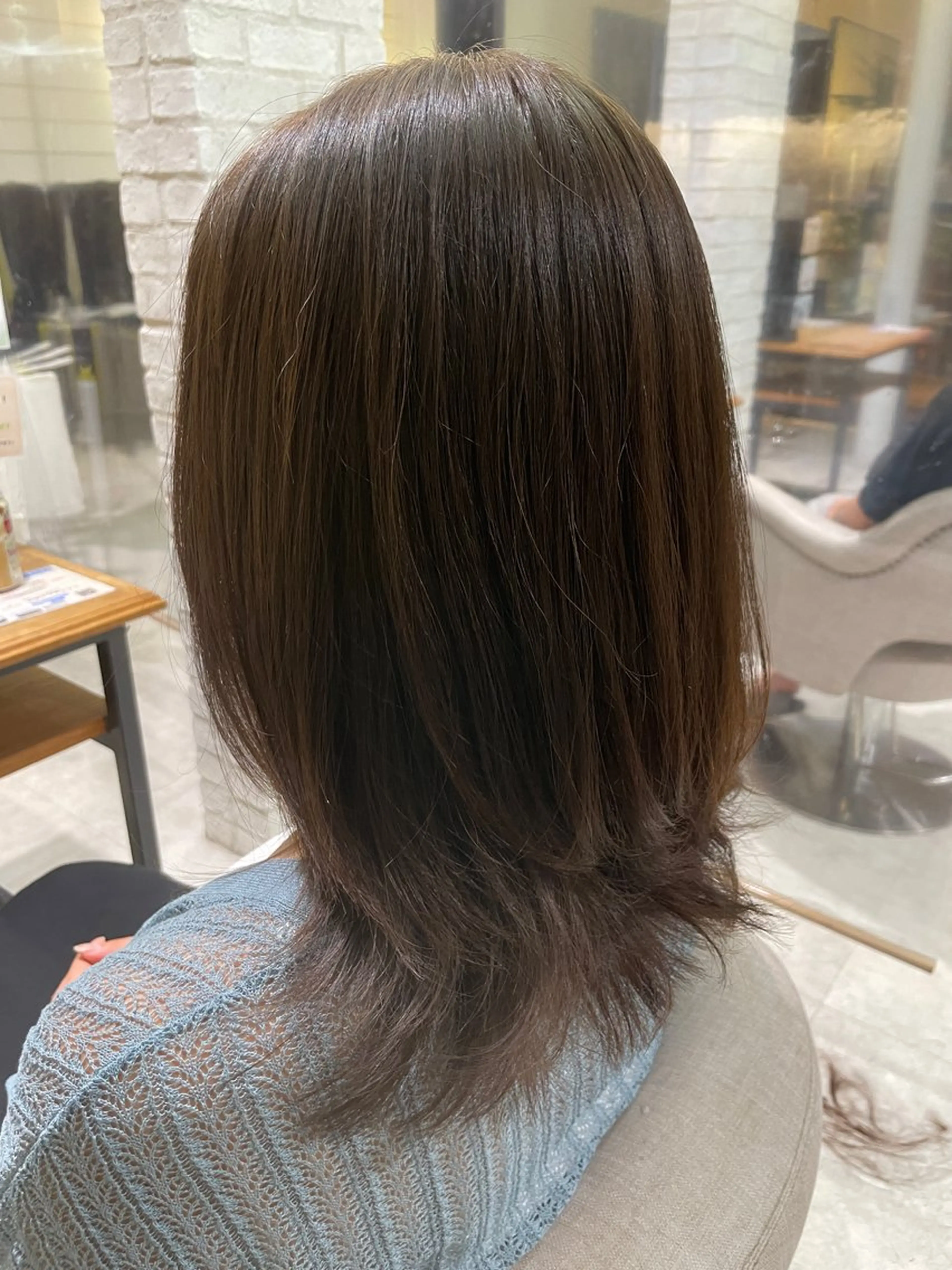ミディアム カラー アッシュ ベージュカラー ブリーチ ブリーチなしカラー カット ヘアカラー Tanaka Aoiのヘアスタイル